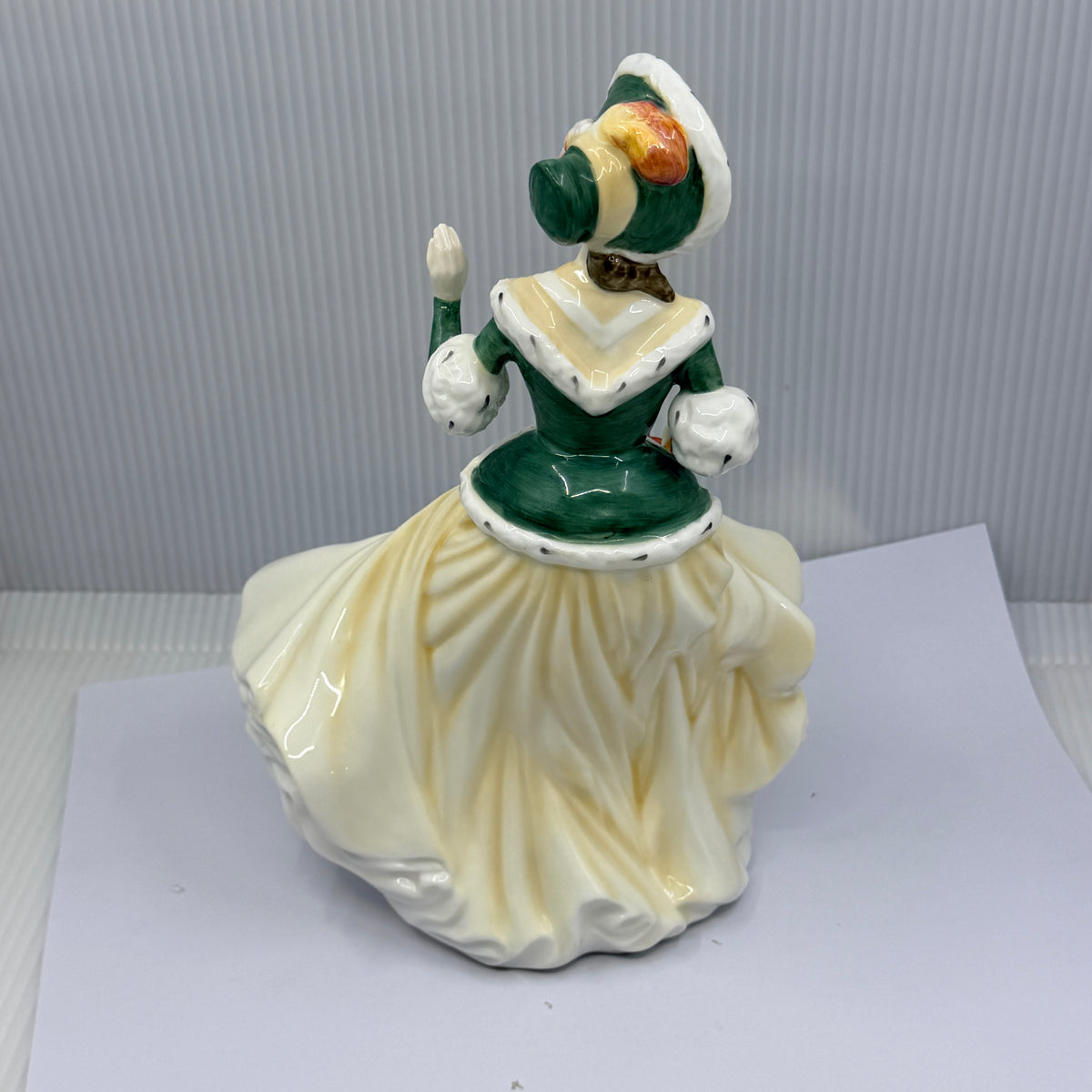Royal Doulton Figurine Christmas Day 2002 HN4422
