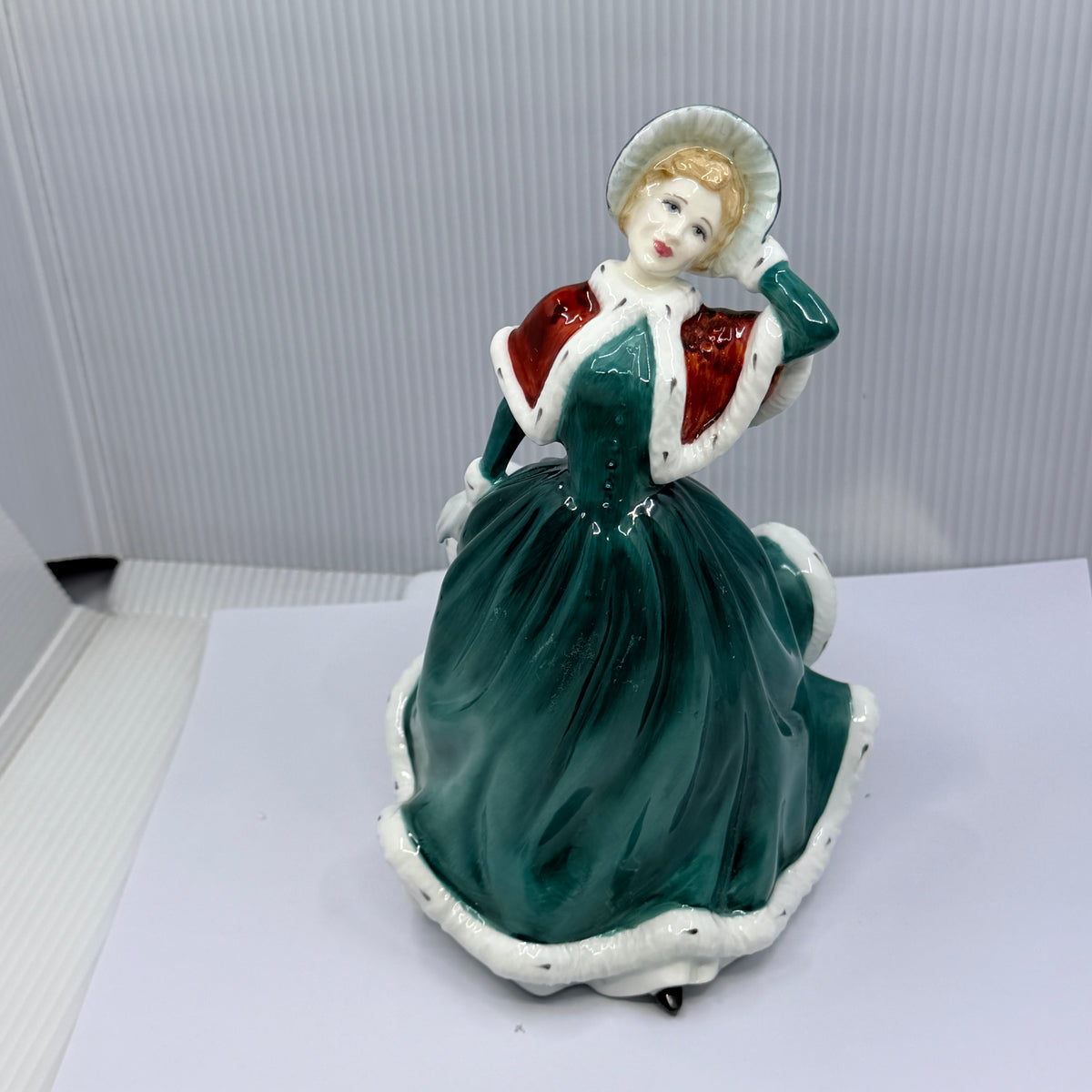Royal Doulton Figurine Christmas Day 2001 HN4315