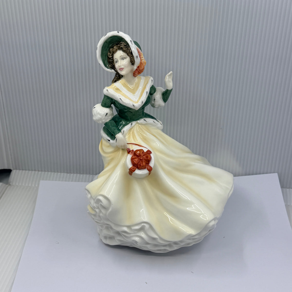 Royal Doulton Figurine Christmas Day 2002 HN4422