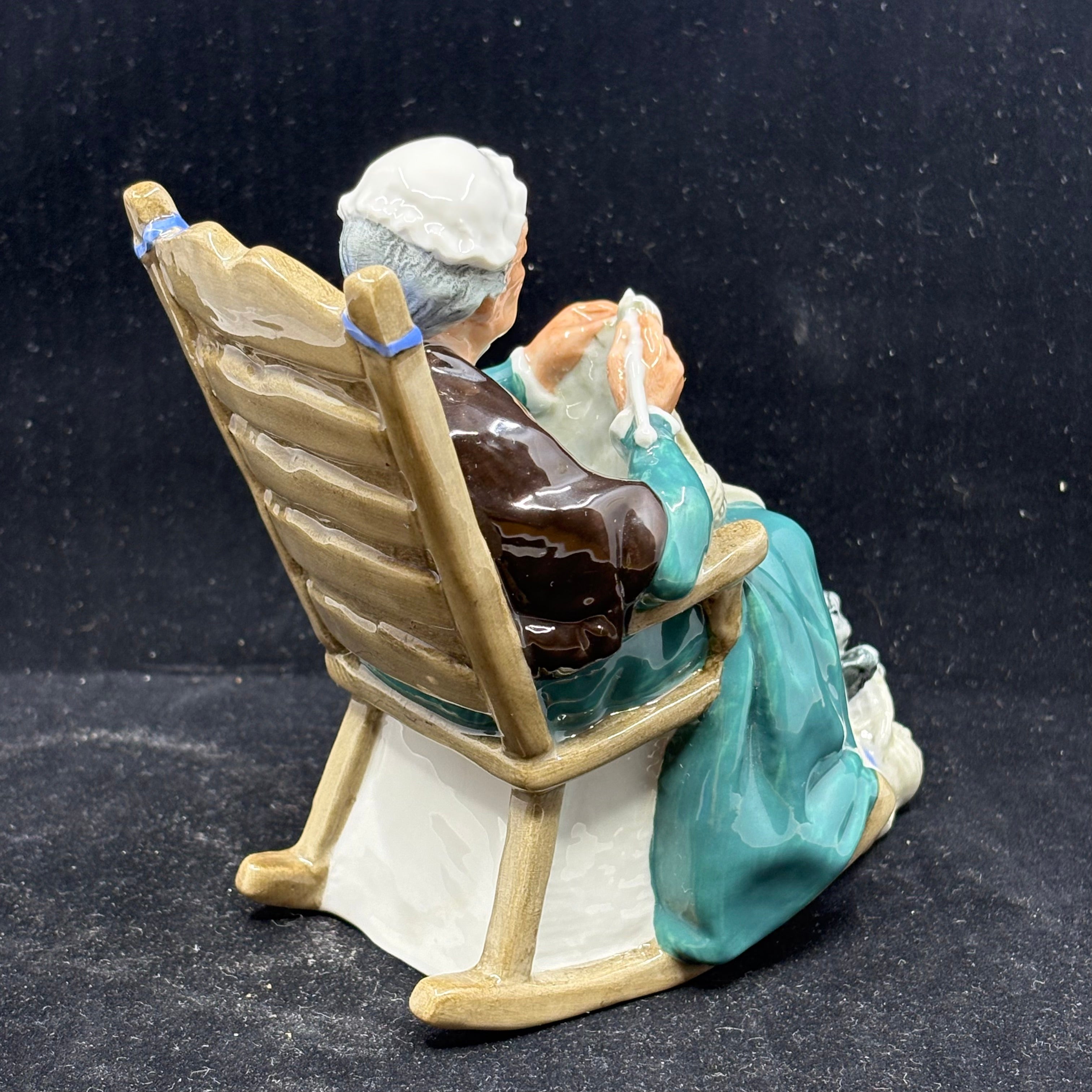 Royal Doulton Twilight HN2256 (1971-1976) - 5" Figurine