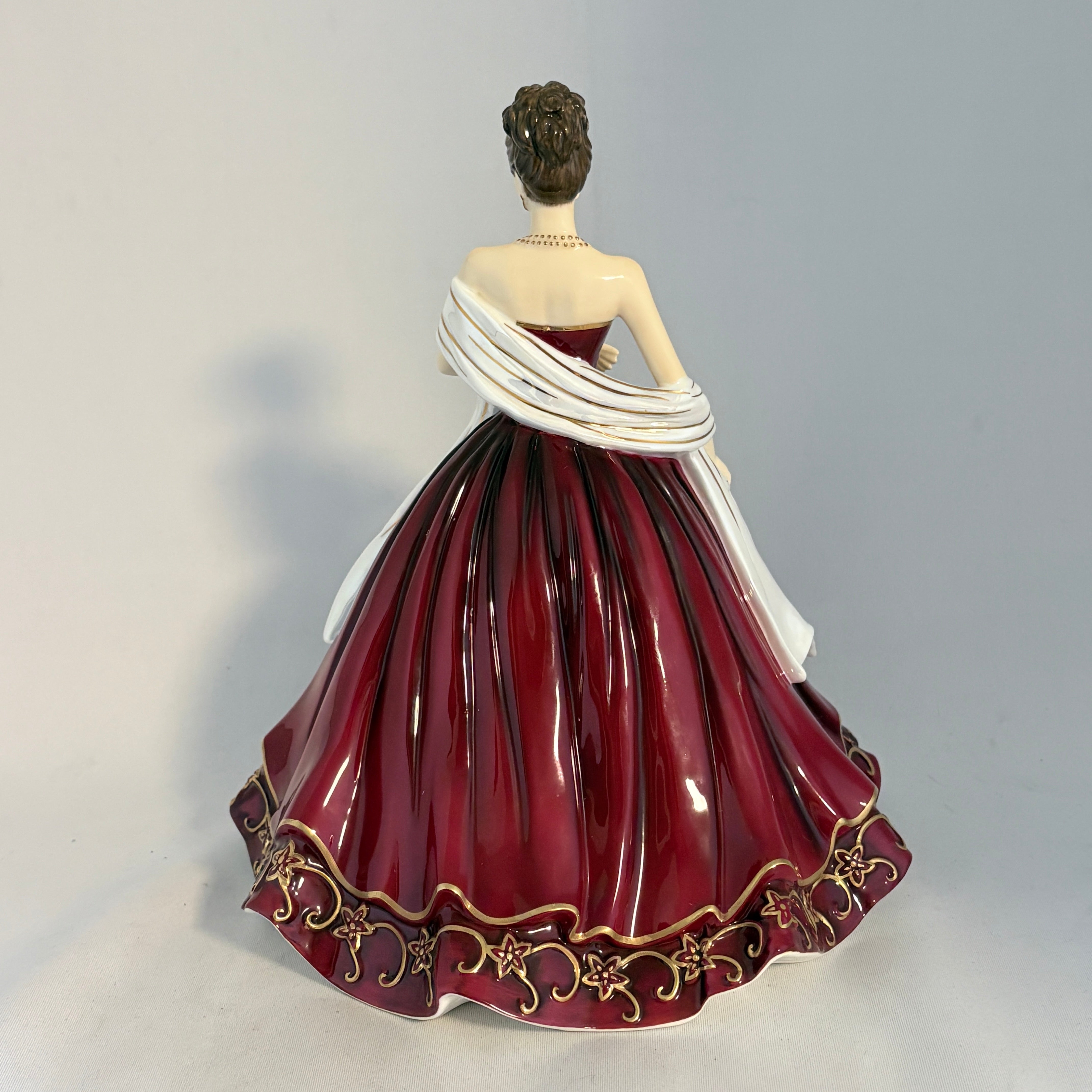 Royal Doulton Figurine Holiday Greetings HN5494