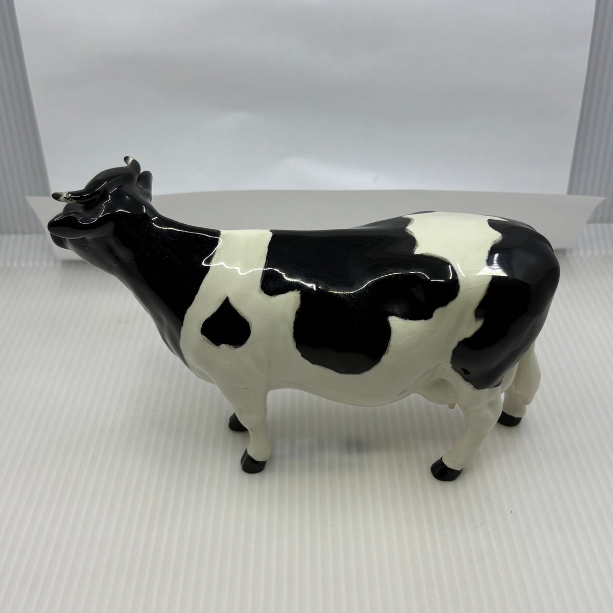 Beswick Friesian Cow Ch. Claybury Leegwater Model 1362A, additional view