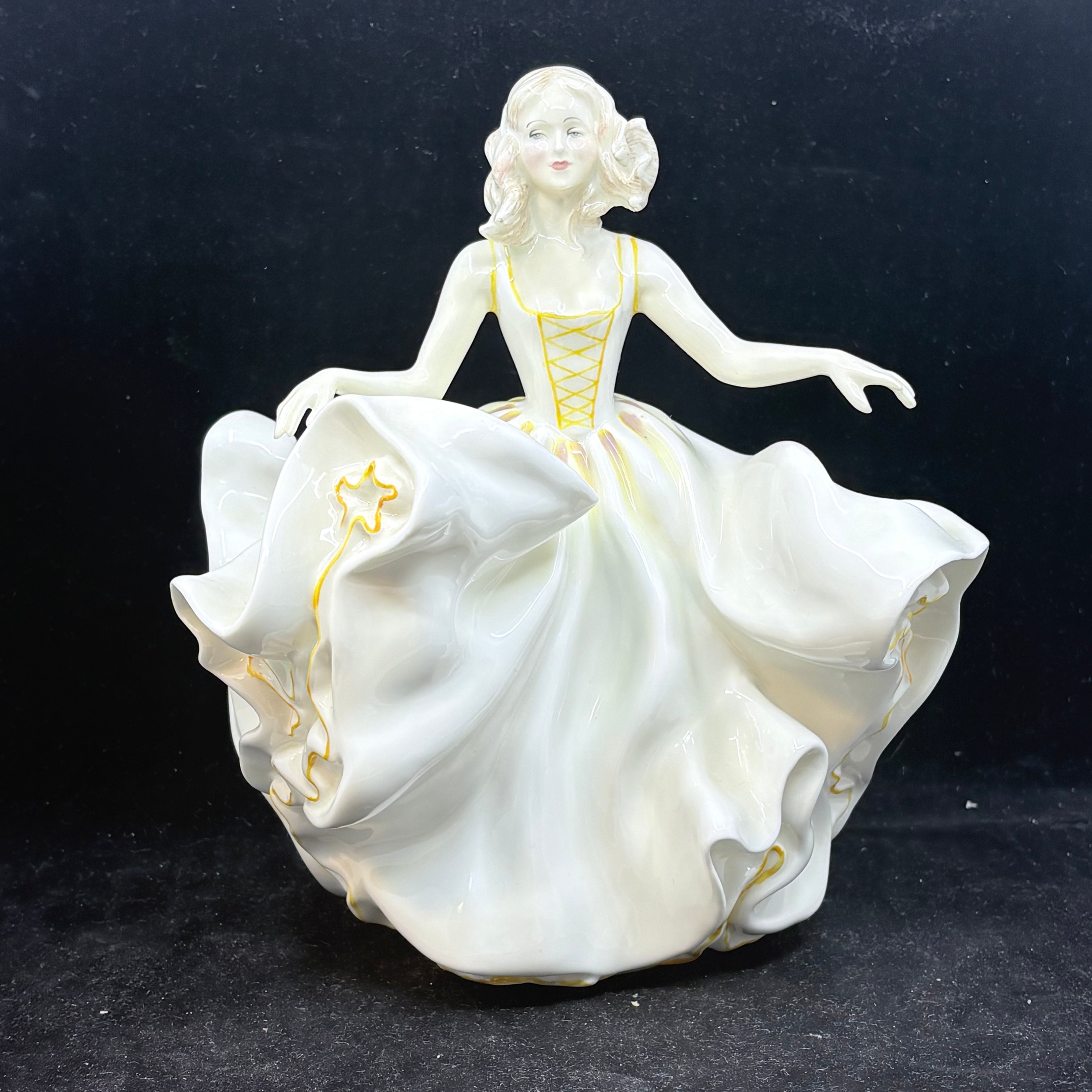 Royal Doulton Figurine Sweet Sixteen HN2734 - William Cross