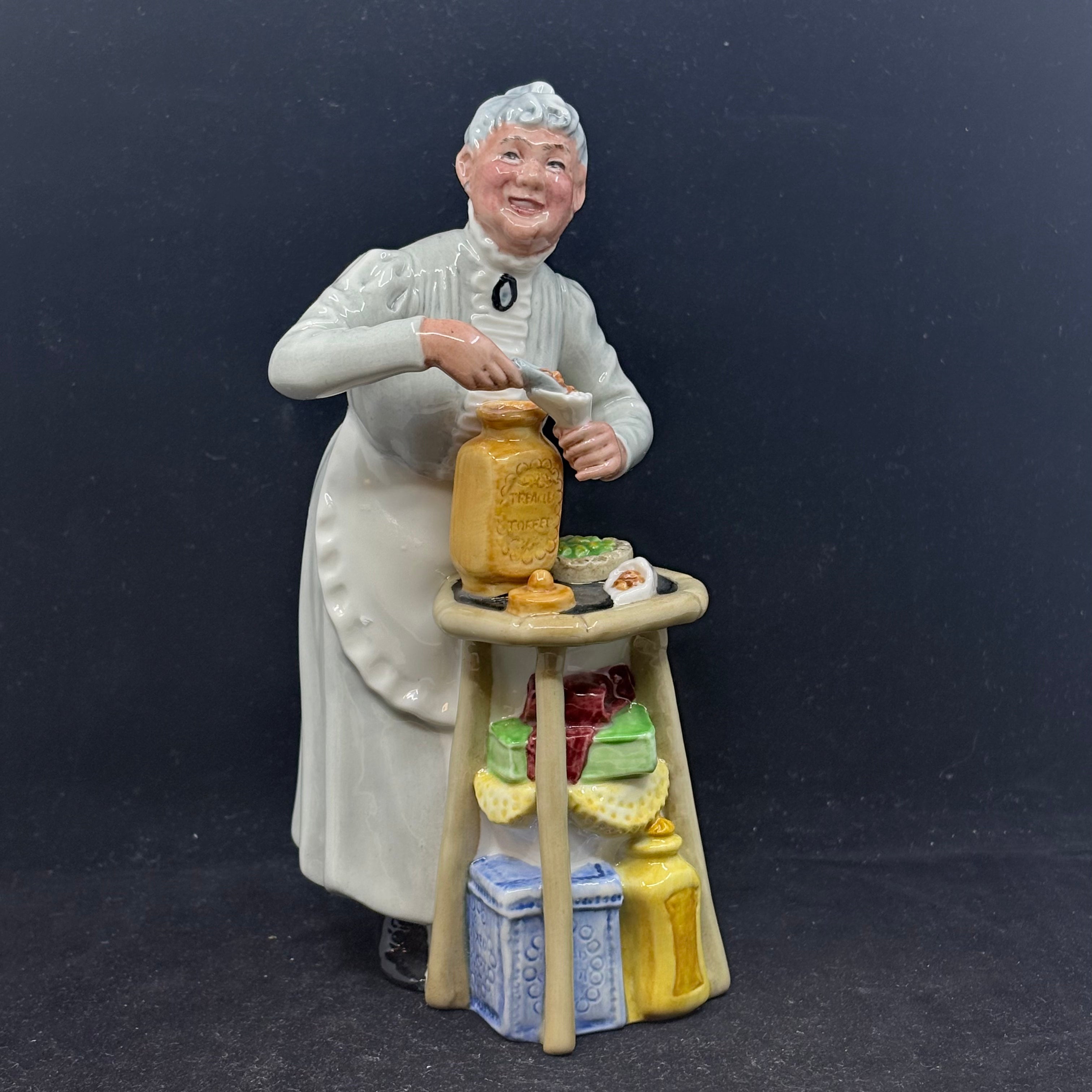 Royal Doulton Figurine A Penny's Worth HN2408 - William Cross