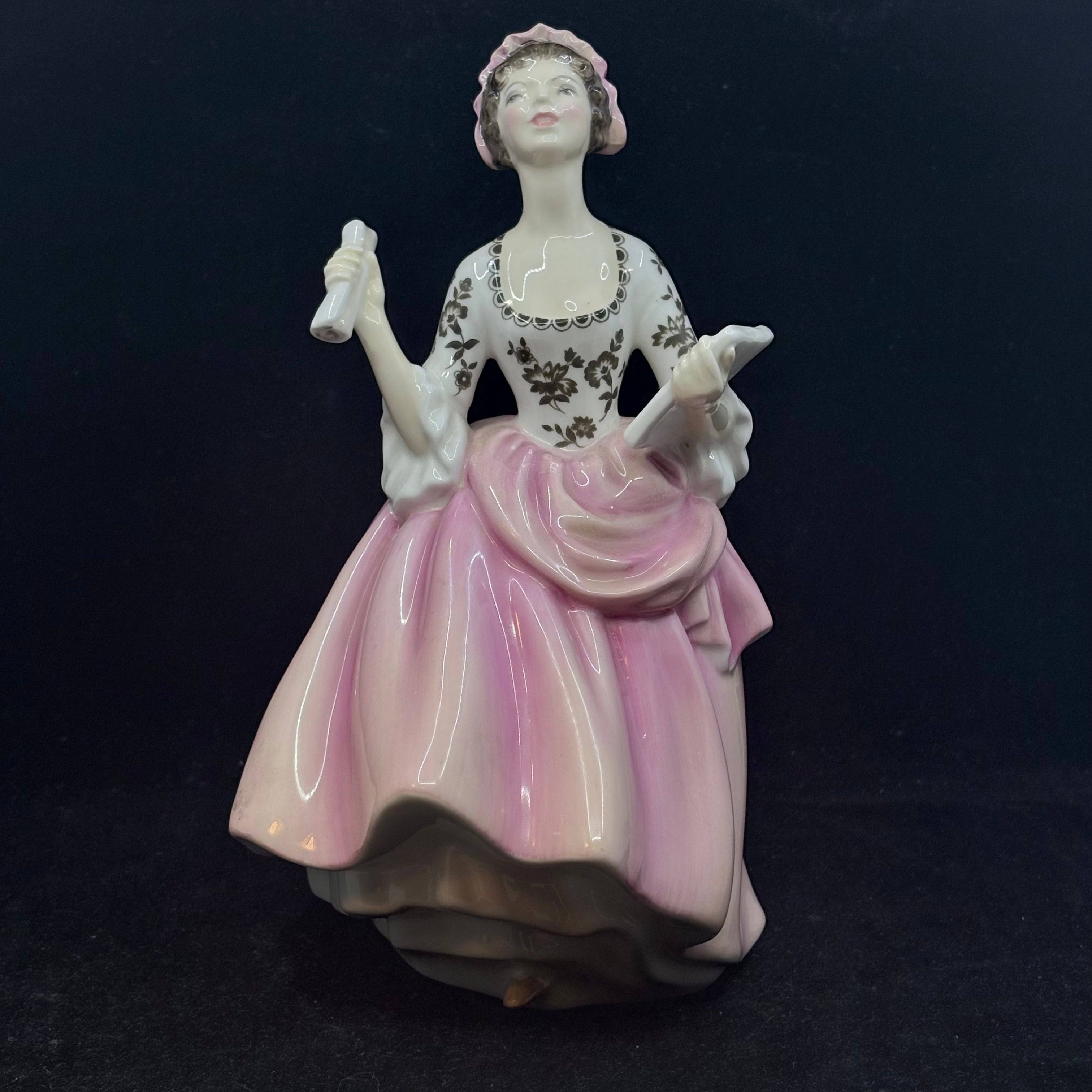 Royal Doulton Figurine Ballad Seller Hn2266
