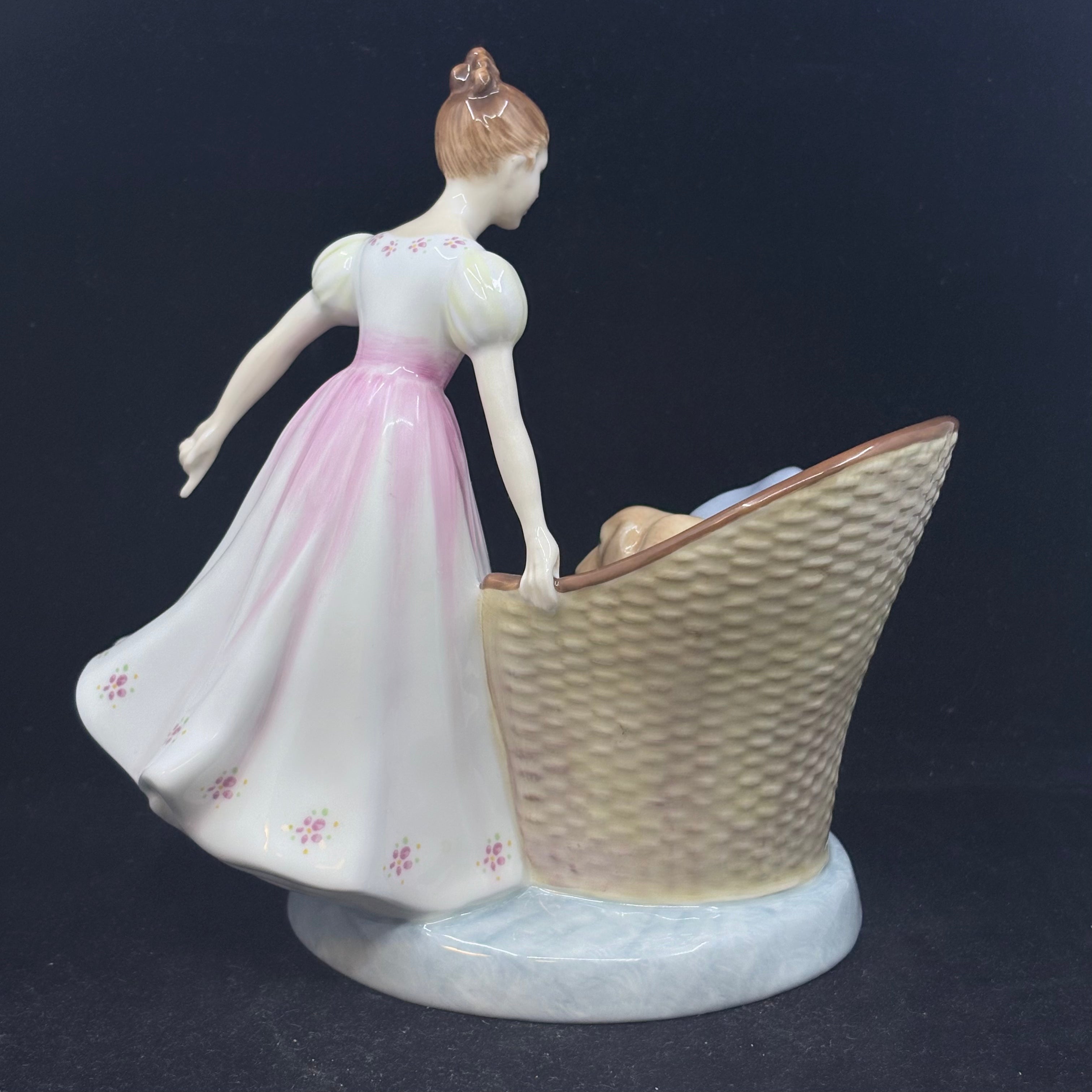 Royal Doulton Figurine Beat you To it HN2871 - William Cross