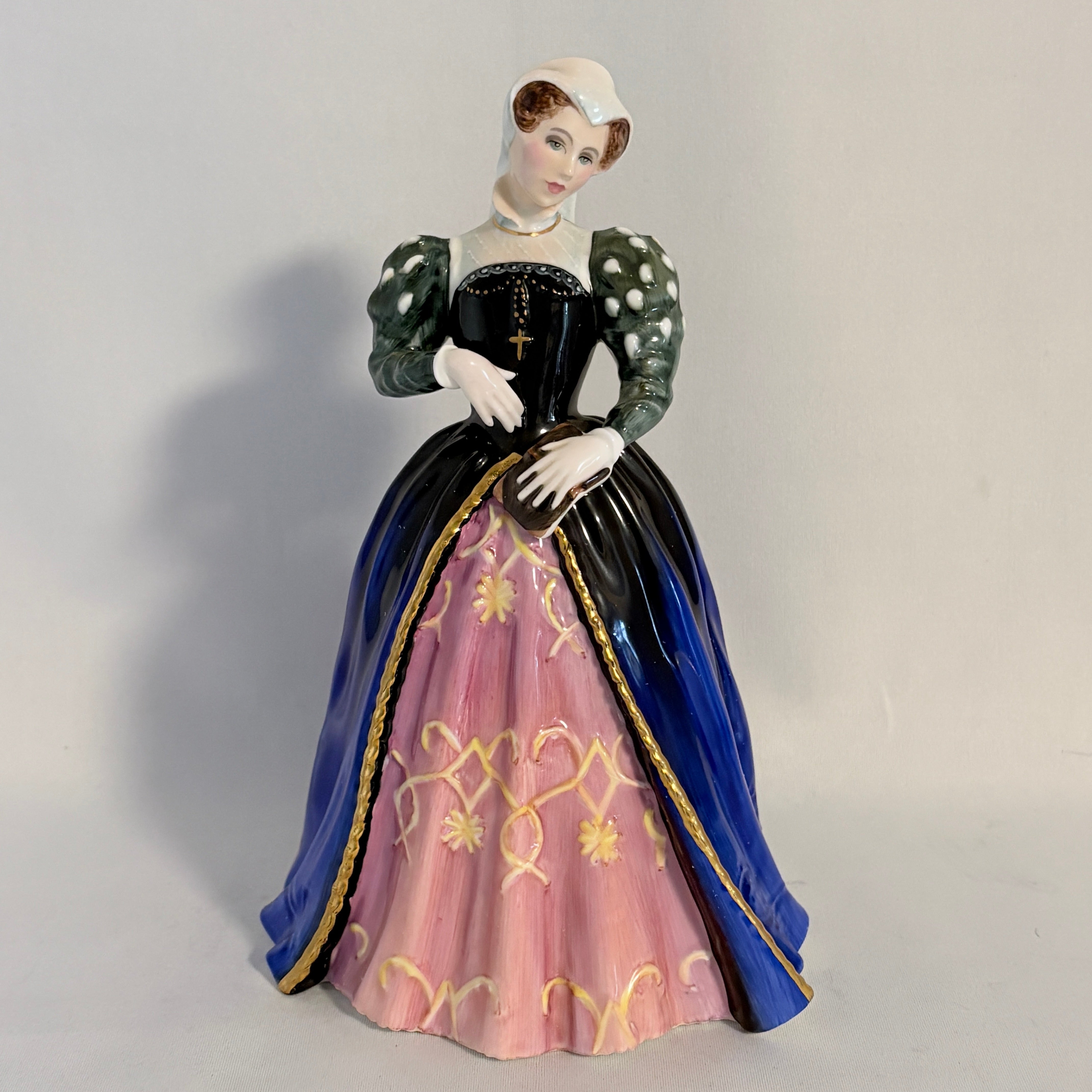 Royal Doulton HN3142 Mary Queen of Scots – Queens of the Realm Figurine