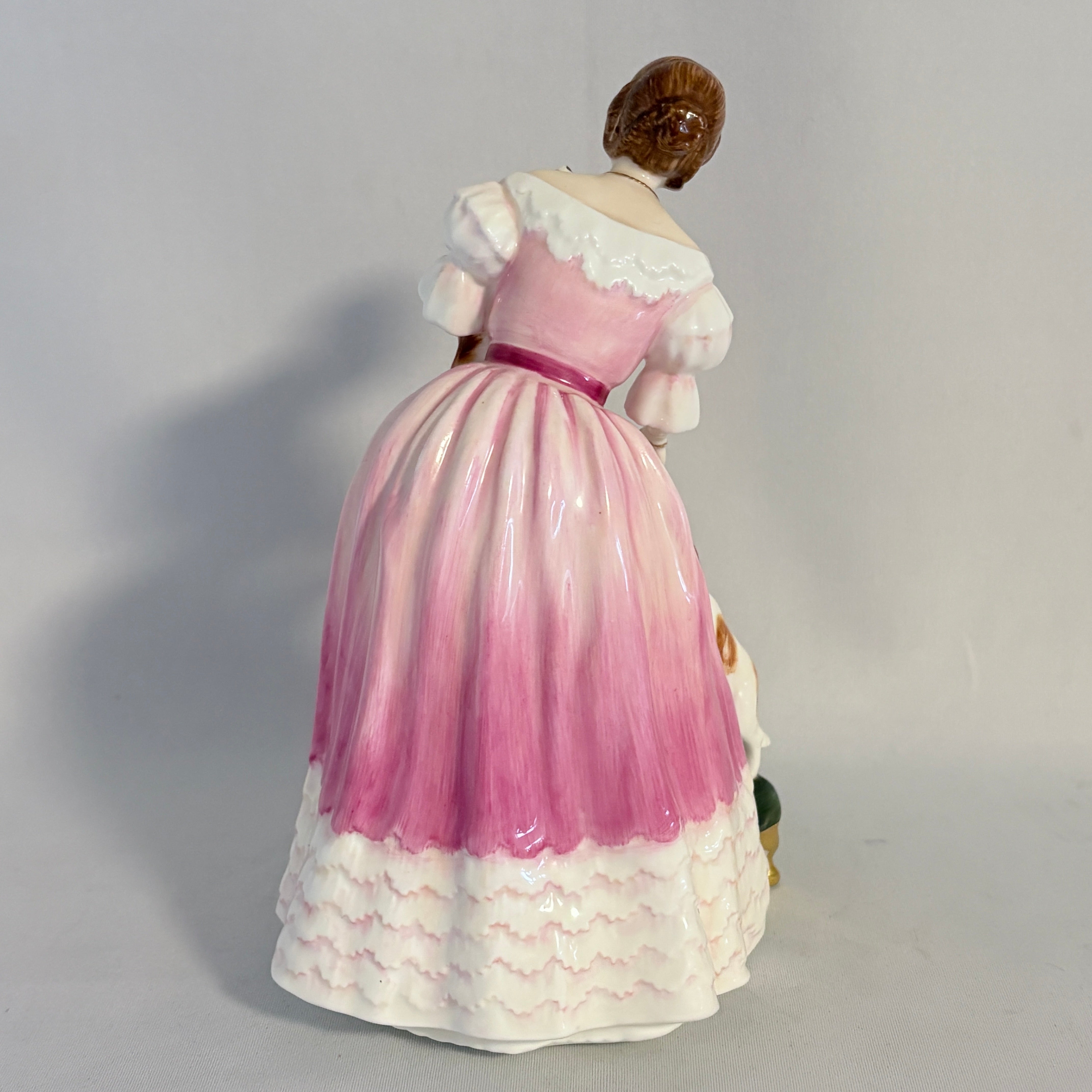 Royal Doulton HN3125 Queen Victoria – Queens of the Realm Figurine