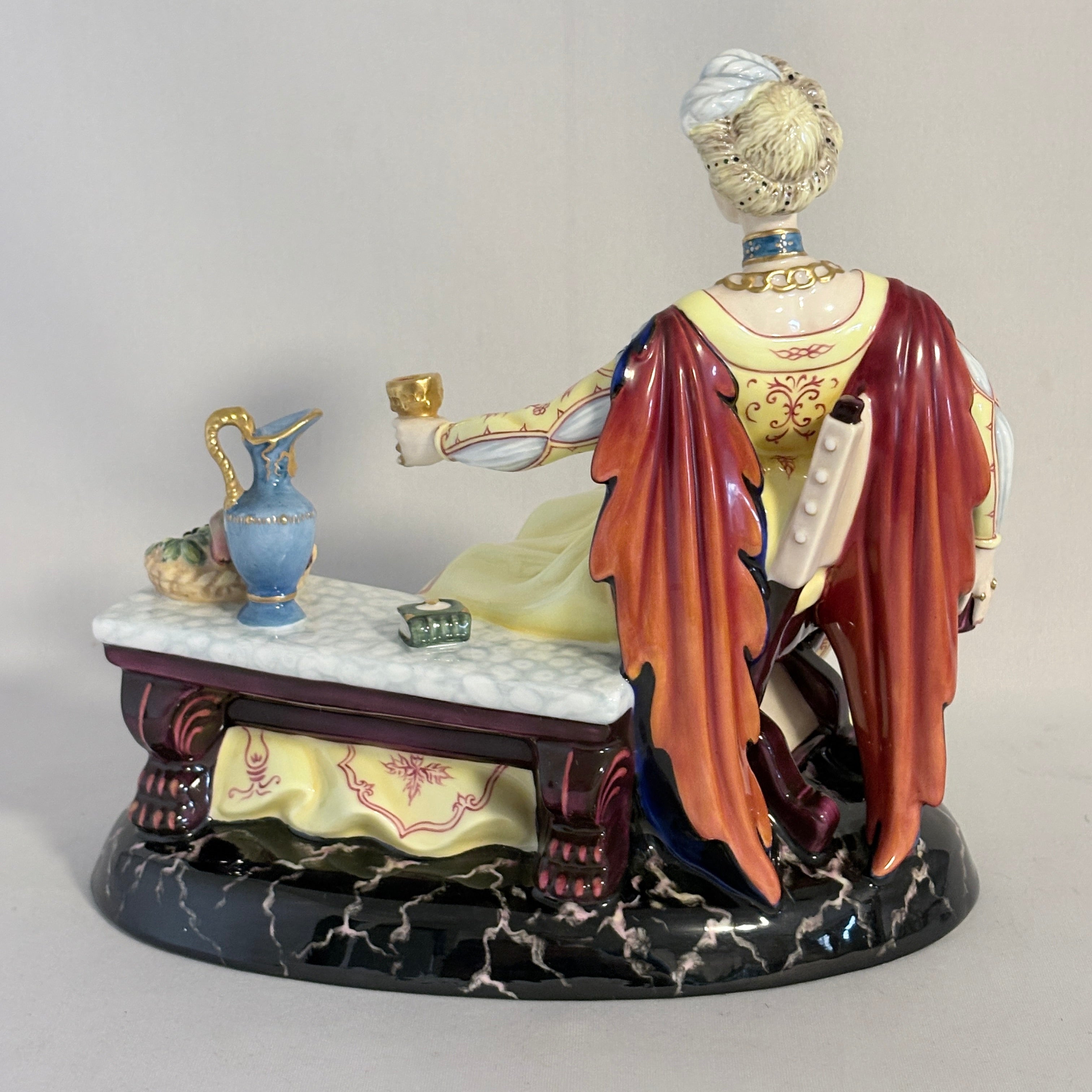 Royal Doulton HN2342 Lucrezia Borgia – Les Femmes Fatales Figurine