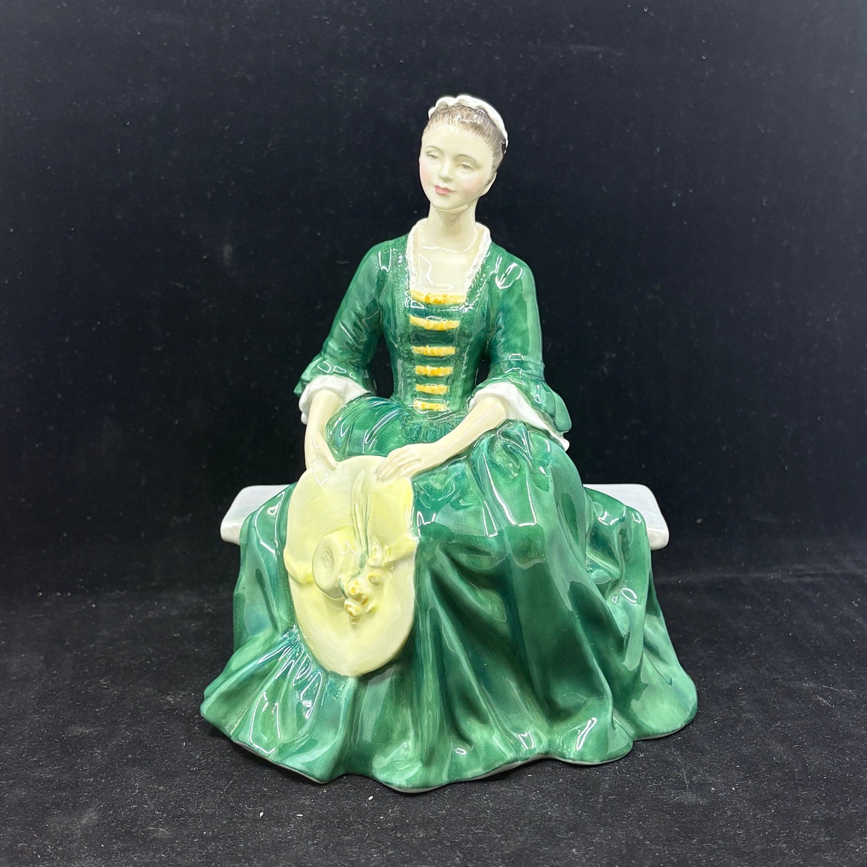 Royal Doulton Figurine A Lady from Williamsburg HN2228 - William Cross