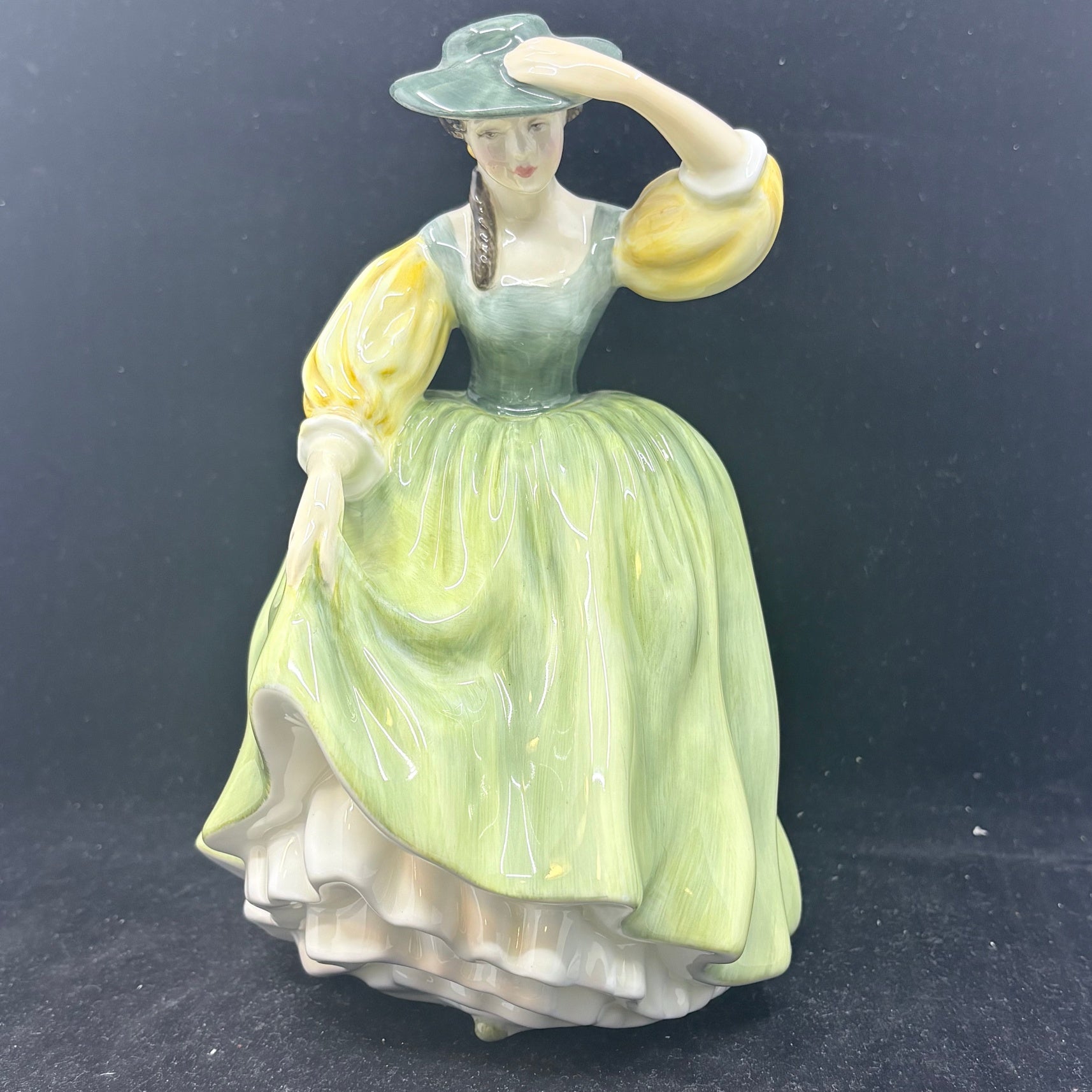 Royal Doulton Figurine Buttercup HN2309 - William Cross