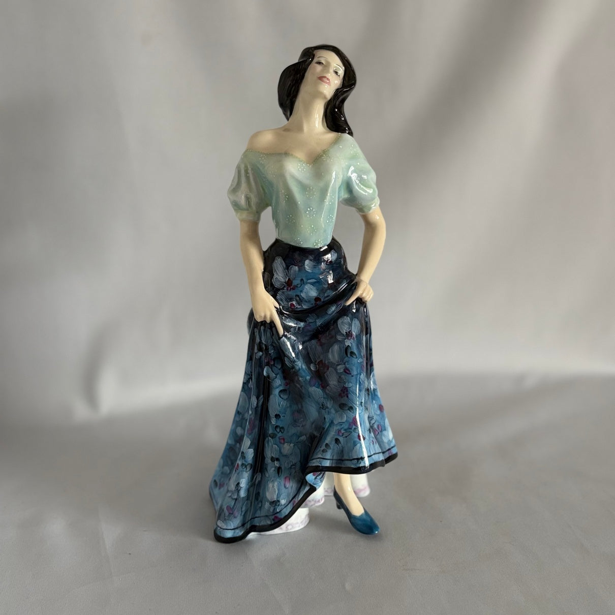 Royal Doulton Figurine Carmen HN2545 - William Cross
