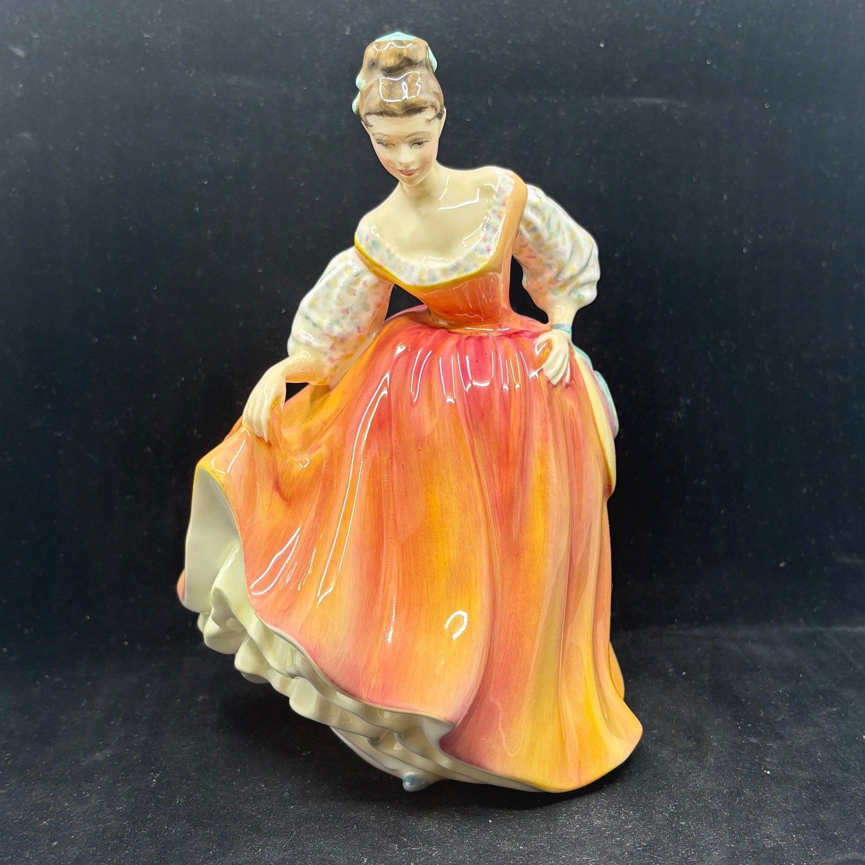 Royal Doulton Figurine Fair Lady (Coral Pink) HN2835 - William Cross