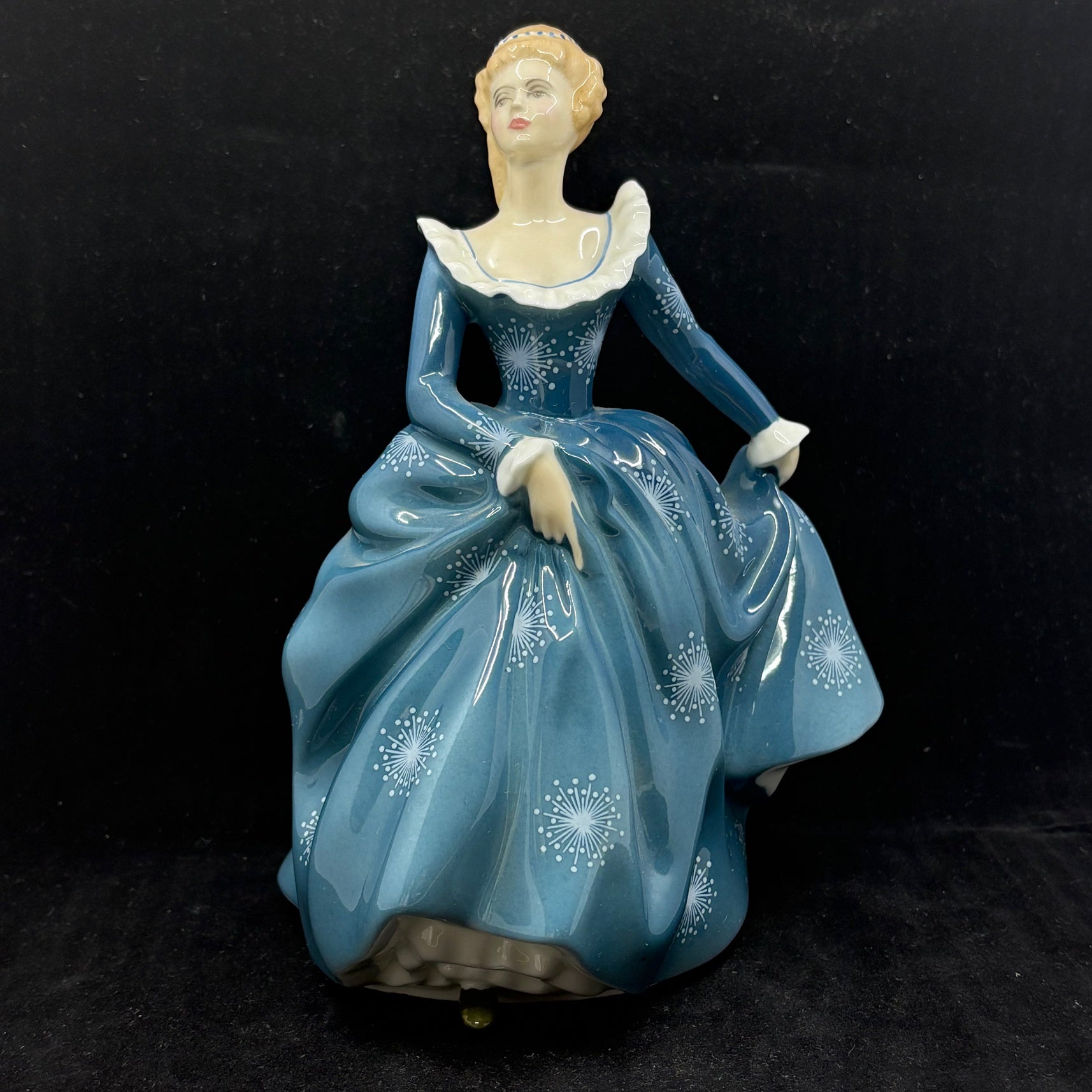 Royal Doulton Figurine Fragrance HN2334 - William Cross