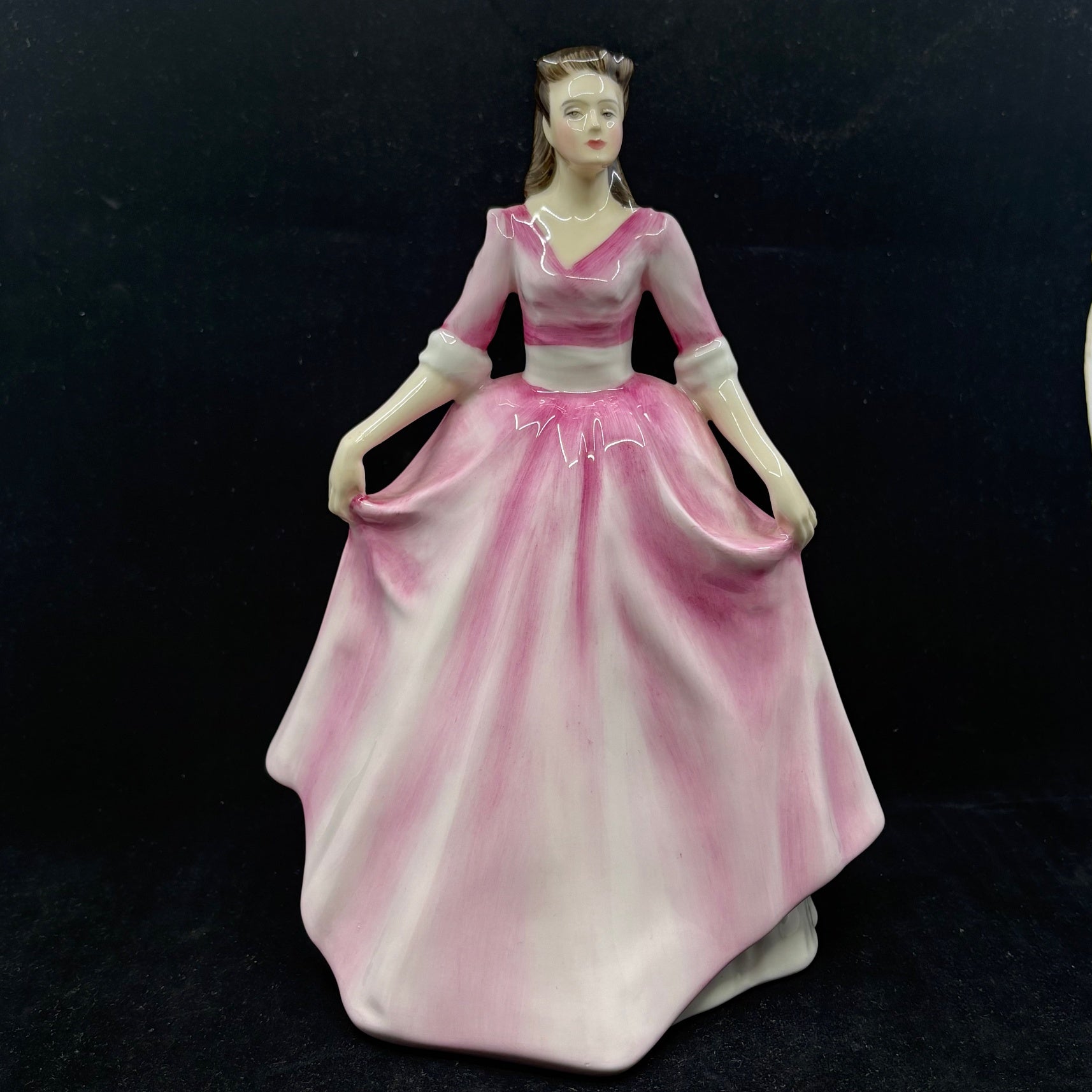 Royal Doulton Figurine Gloria HN3200- William Cross