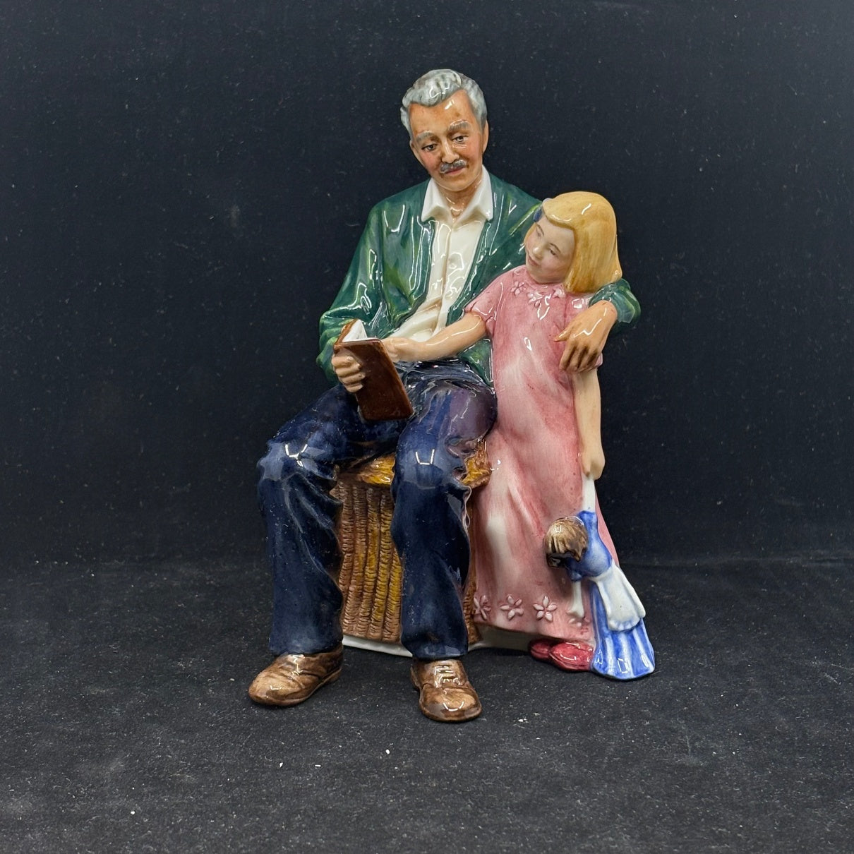 Royal Doulton Figurine Grandpas Story HN3546 - William Cross