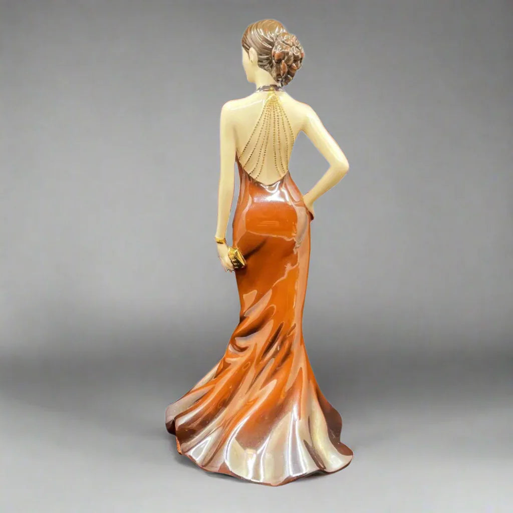 Royal Doulton Figurine Lisa HN5261 - William cross