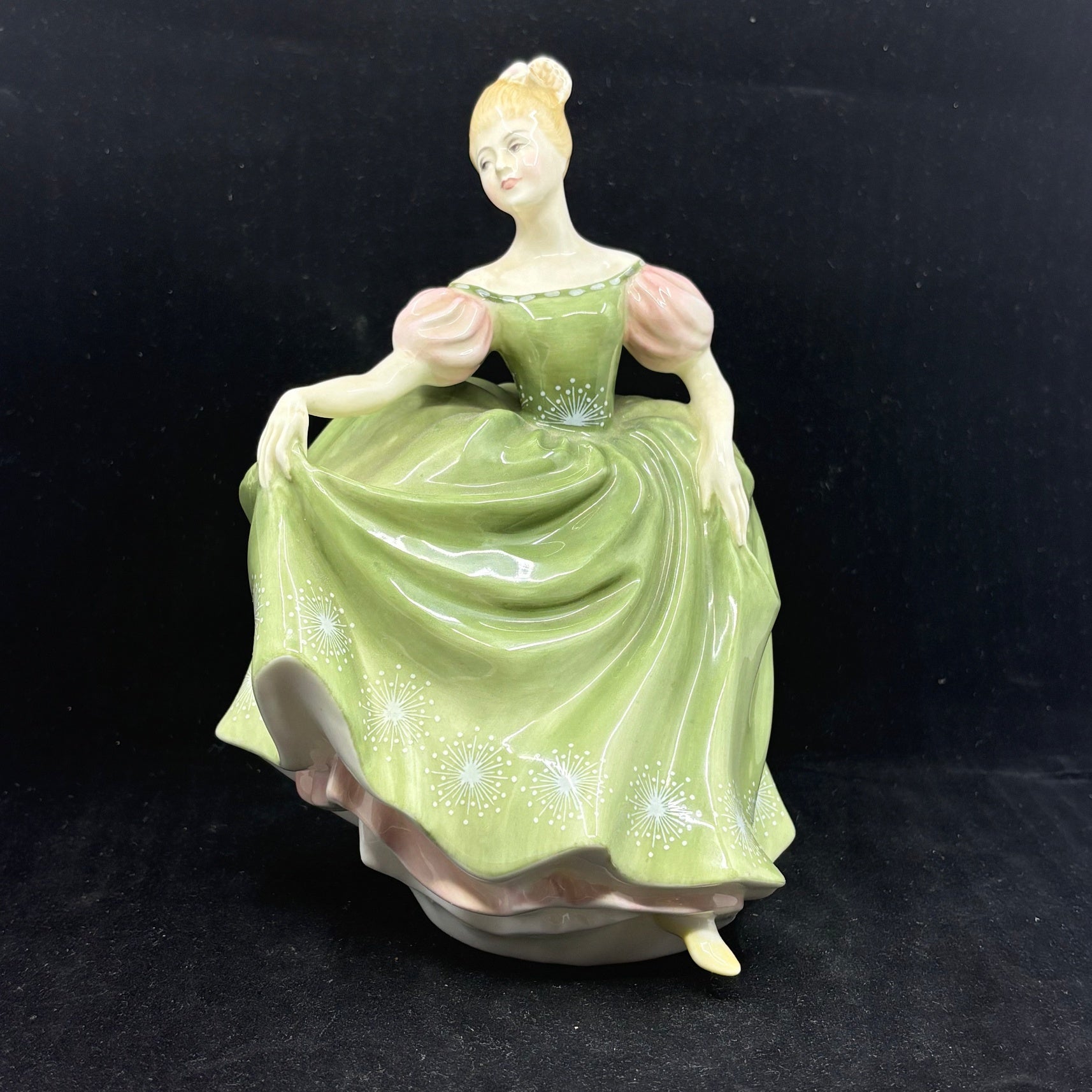 Royal Doulton Figurine Michelle HN2334 - William Cross