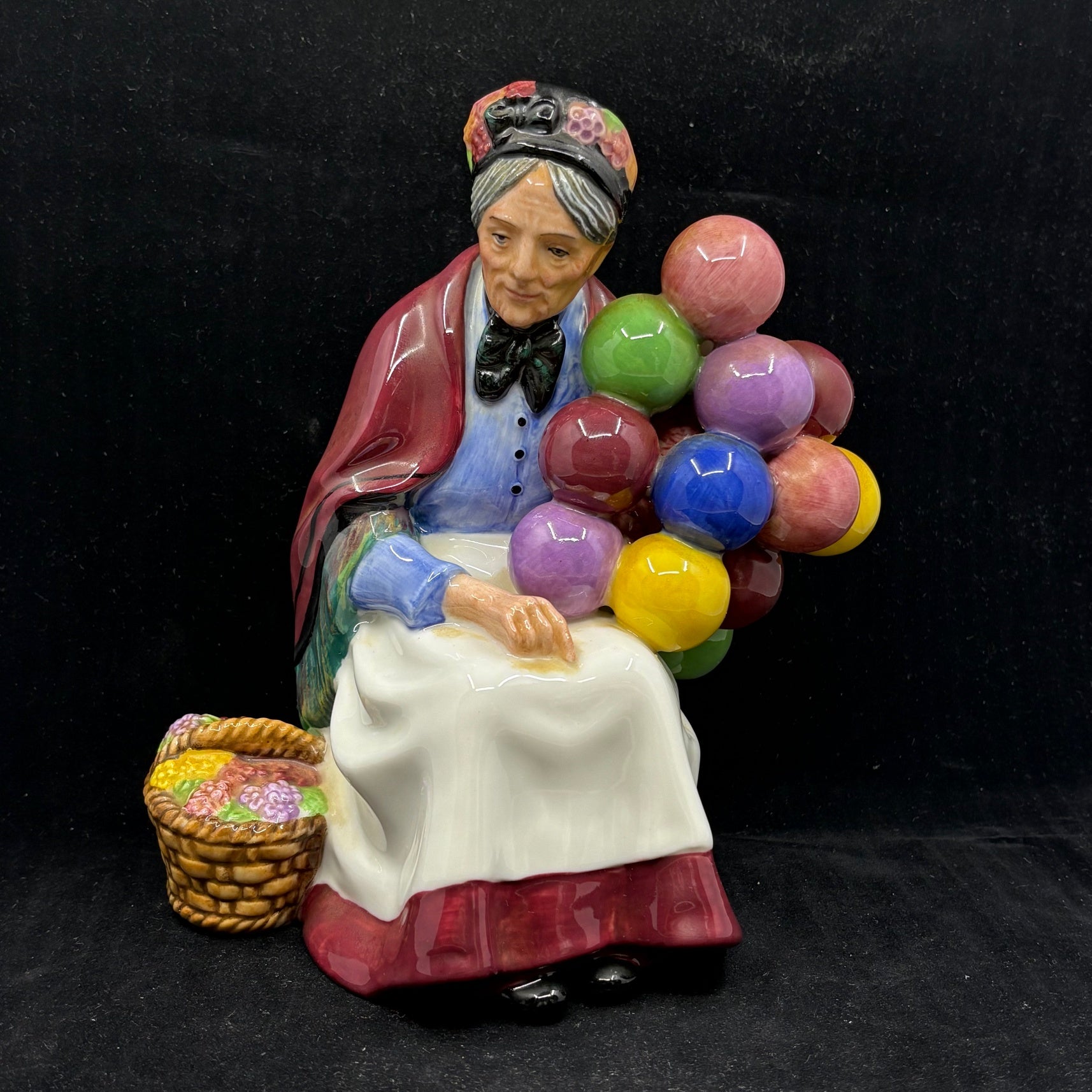 Royal Doulton Figurine Old Balloon Seller HN3737 - William Cross