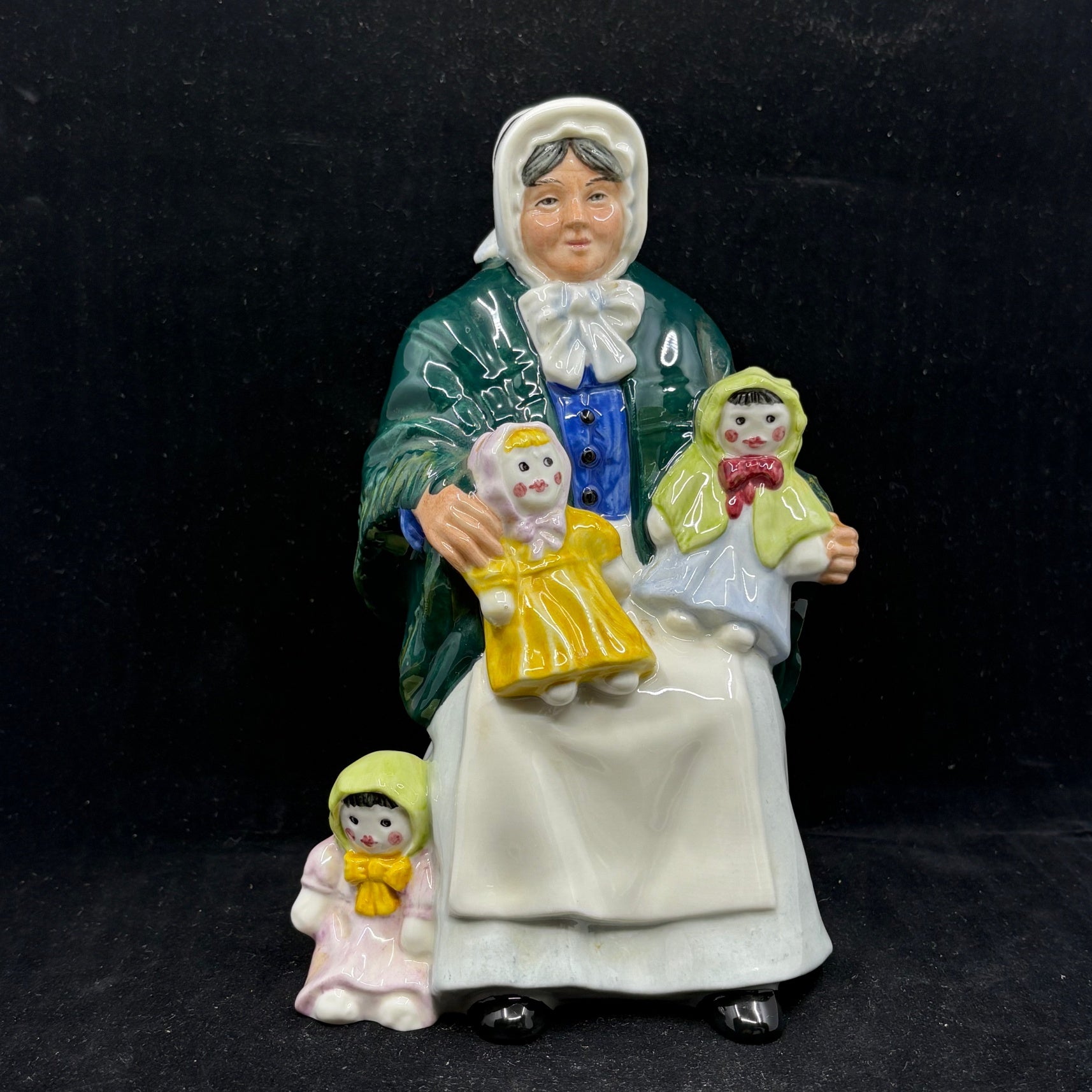 Royal Doulton Figurine Rag Doll Seller HN2944 - William Cross