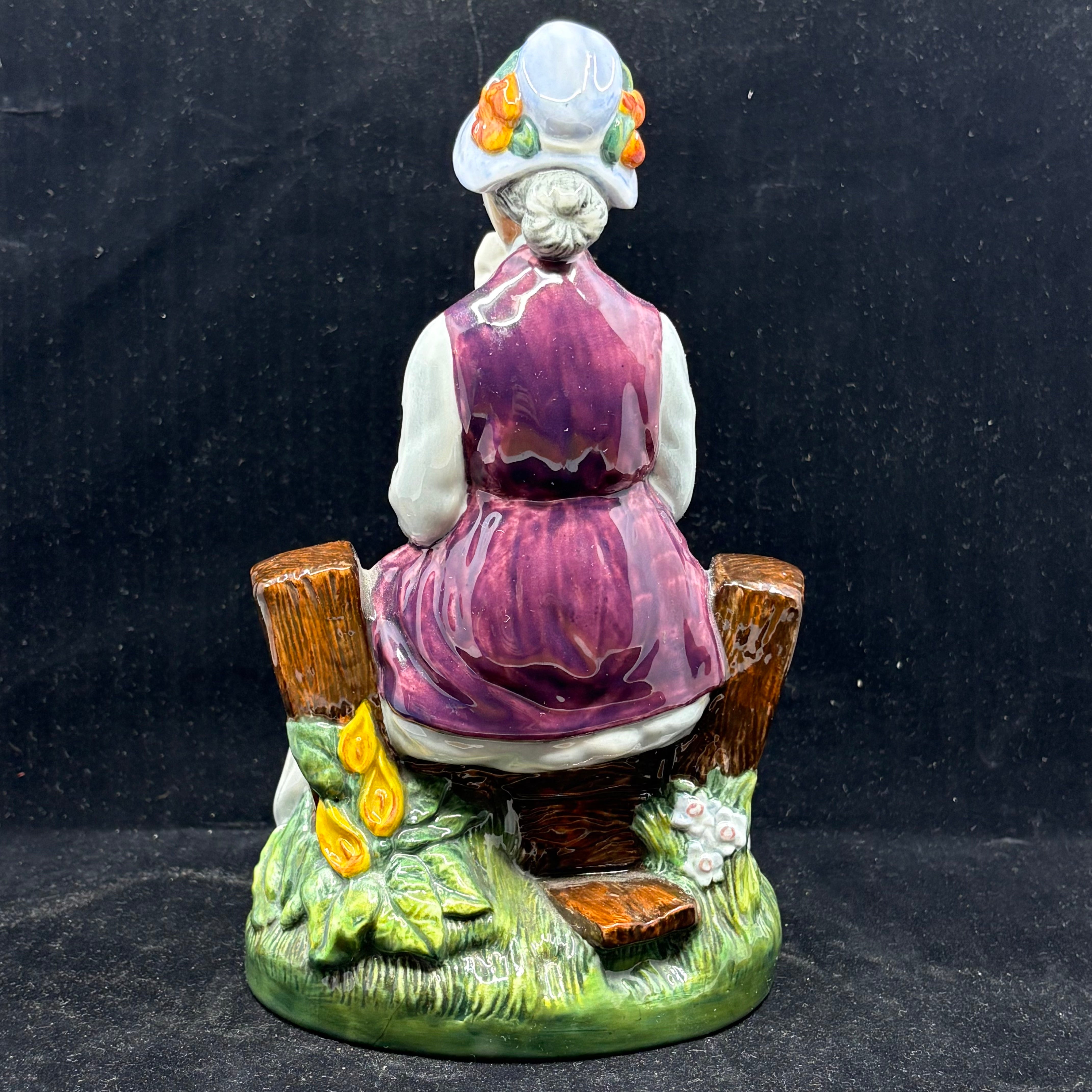 Royal Doulton Figurine Rest a While HN2728 - William Cross