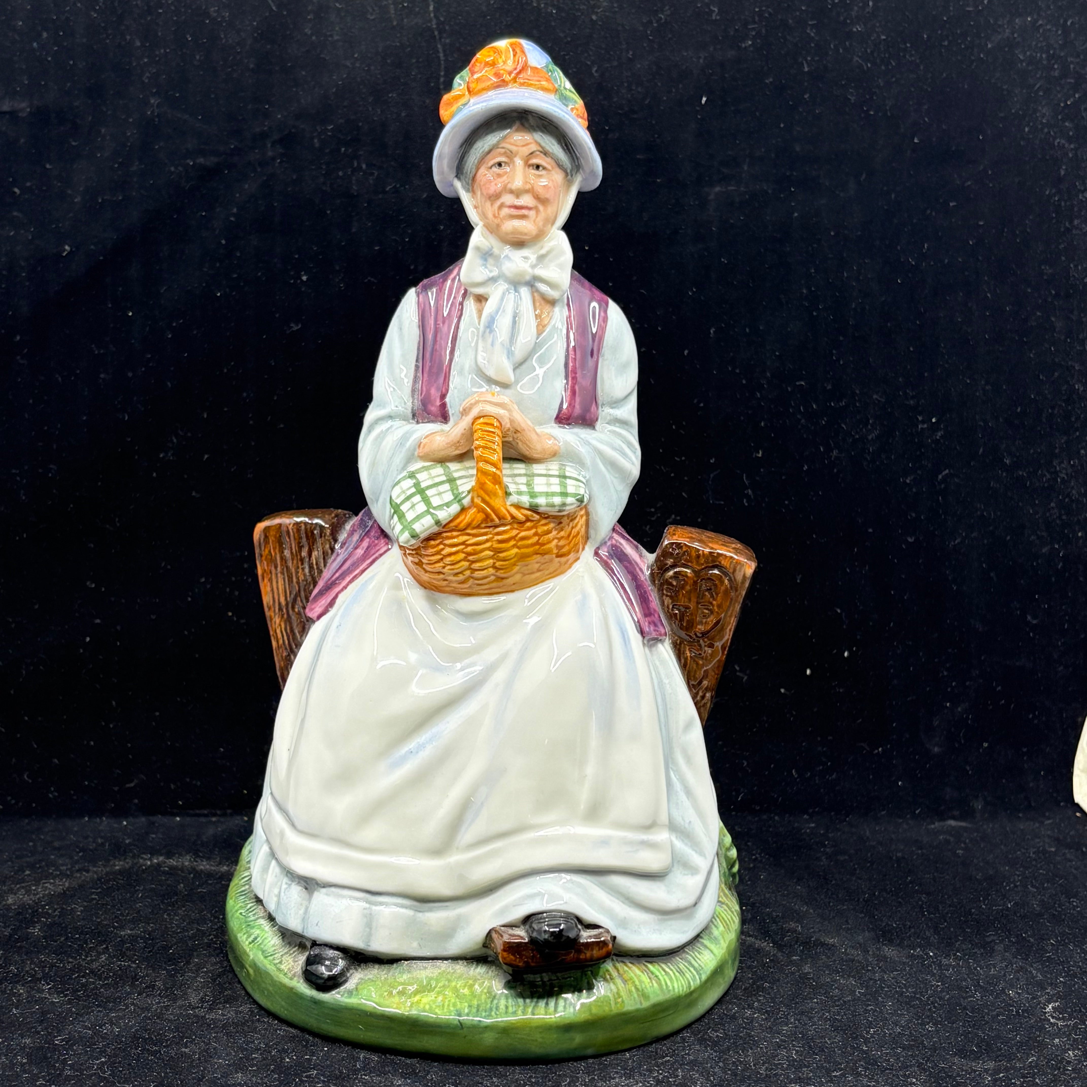 Royal Doulton Figurine Rest a While HN2728 - William Cross