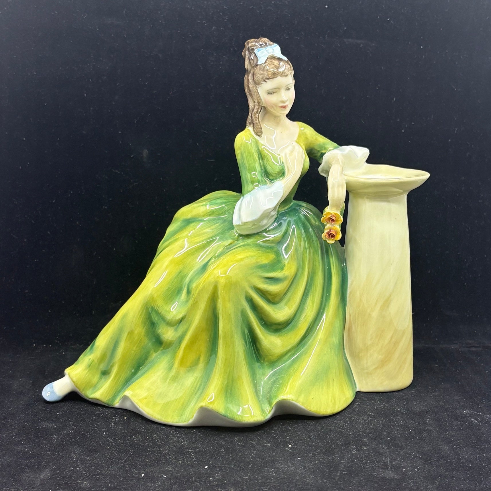 Royal Doulton Figurine Secret Thoughts HN2382 - William Cross