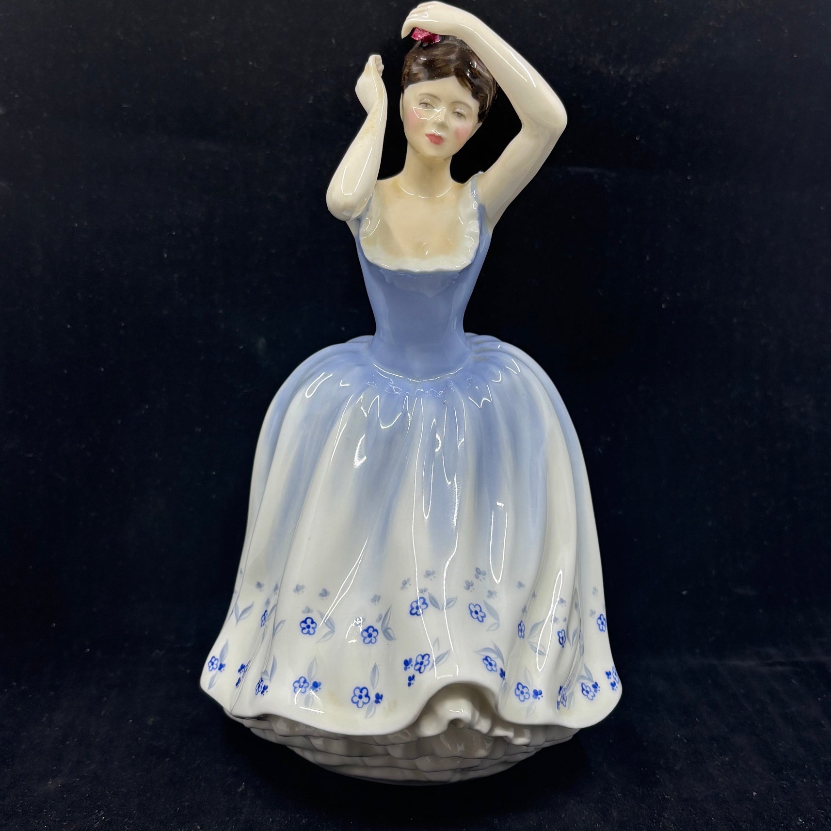 Royal Doulton Figurine Shiela HN2742- William Cross