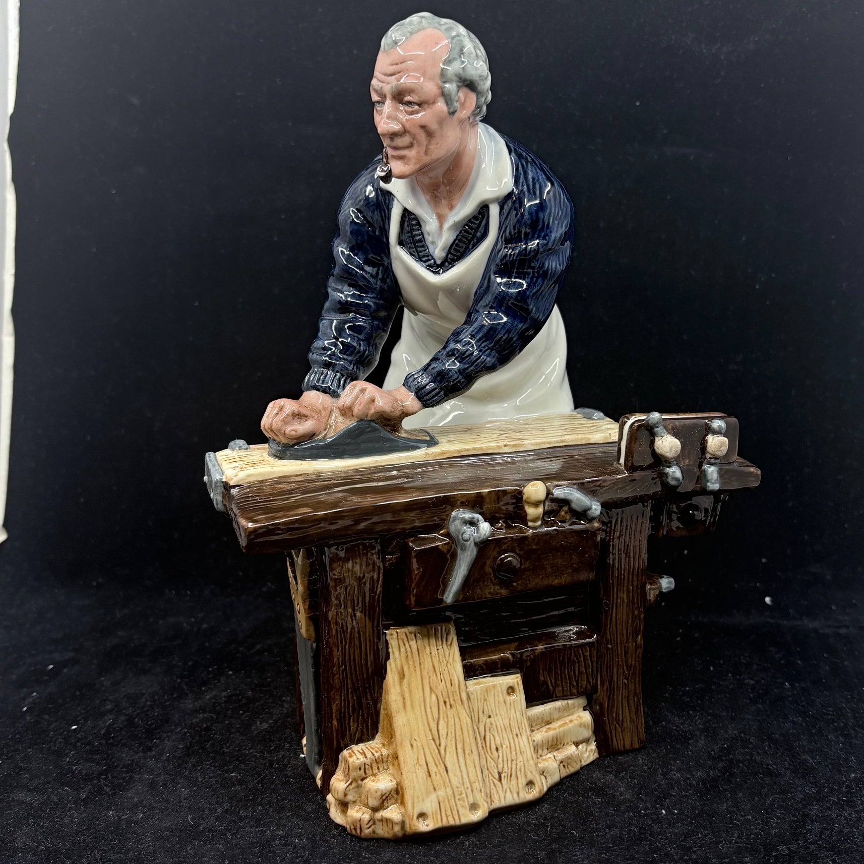 Royal Doulton Figurine The Carpenter HN2678 - William Cross