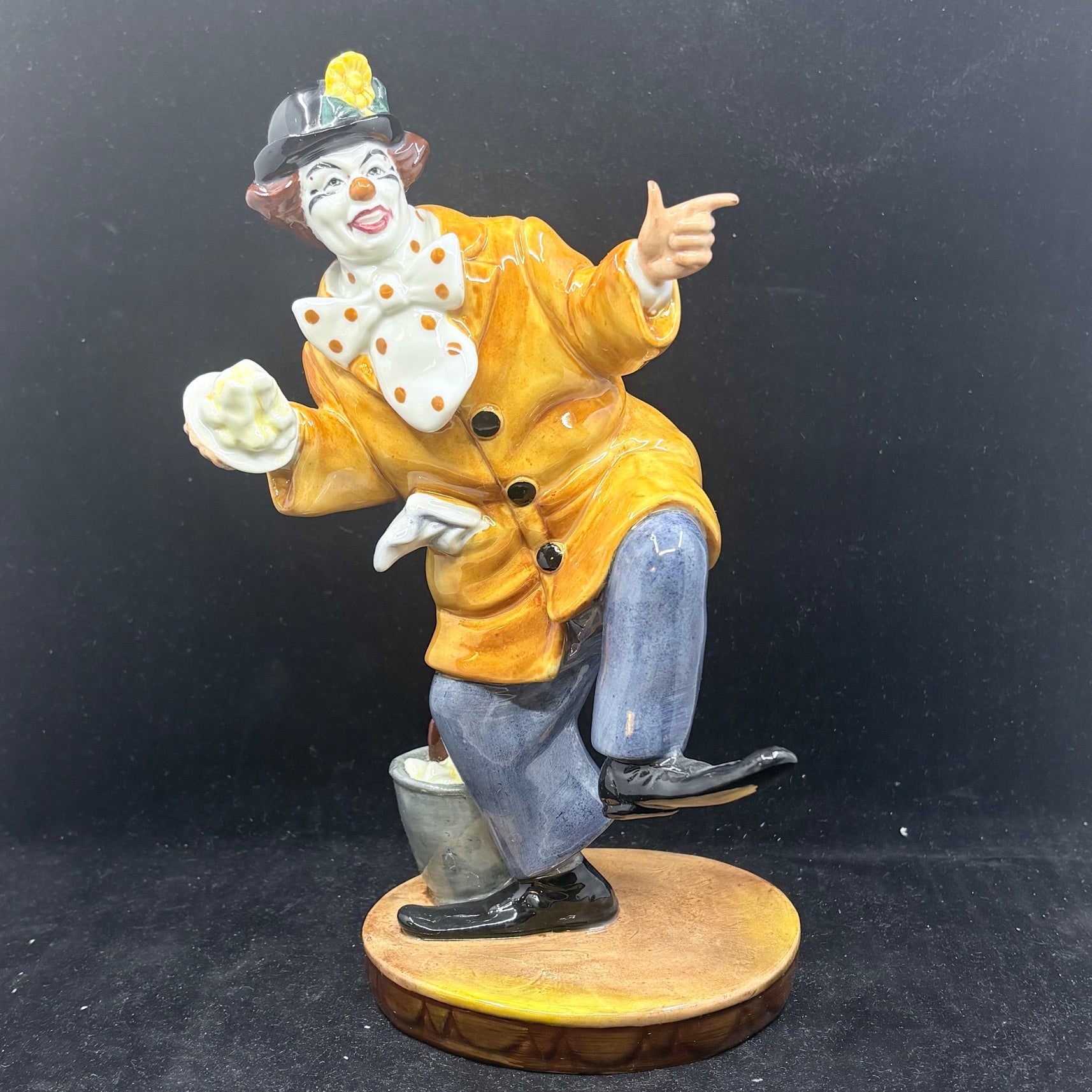 Royal Doulton Figurine The Clown HN2890- William Cross