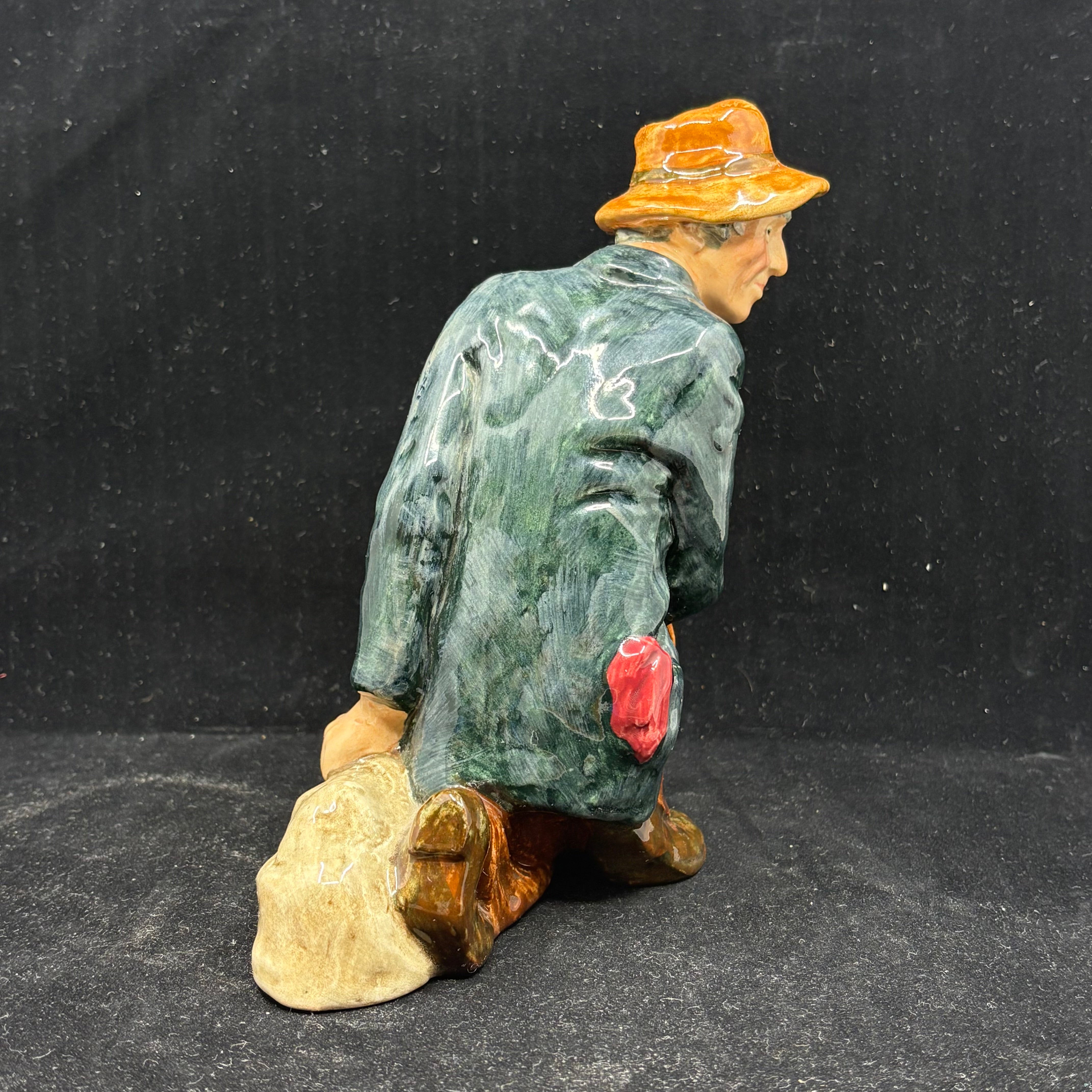 Royal Doulton Figurine The Poacher Hn2043 (1940 -1959) 6" Figurine