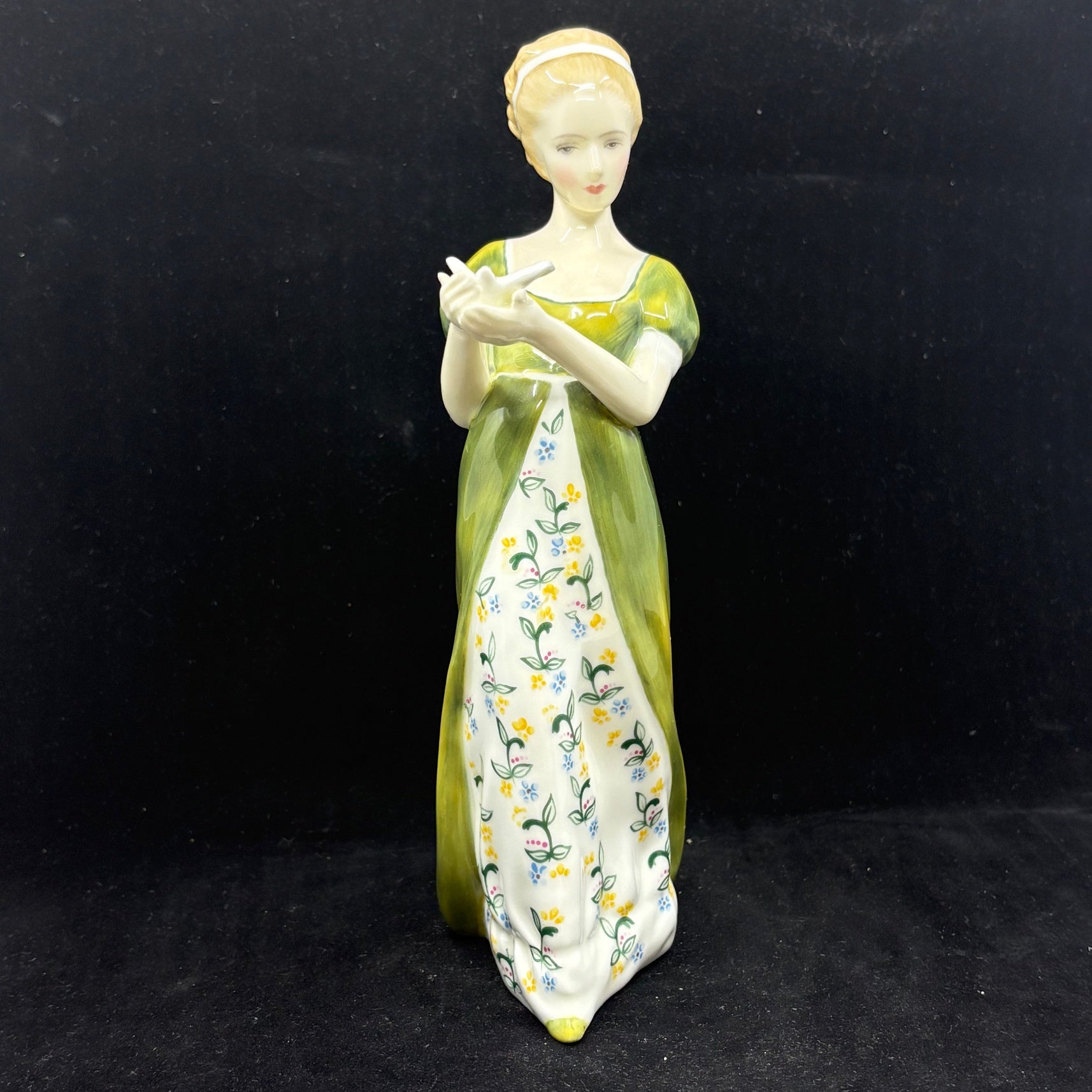 Royal Doulton Figurine Venata HN2722 - William Cross