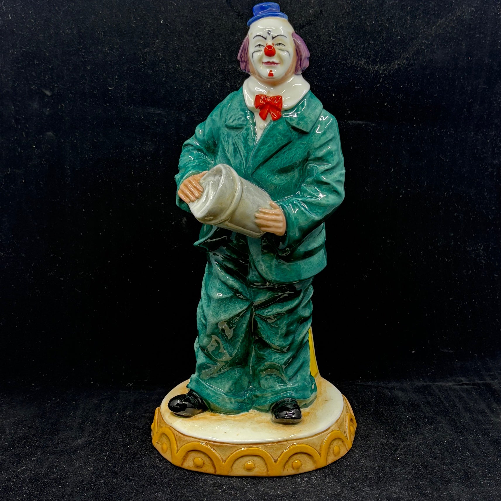 Royal Doulton Figurine Will He Wont He HN3275 - William Cross