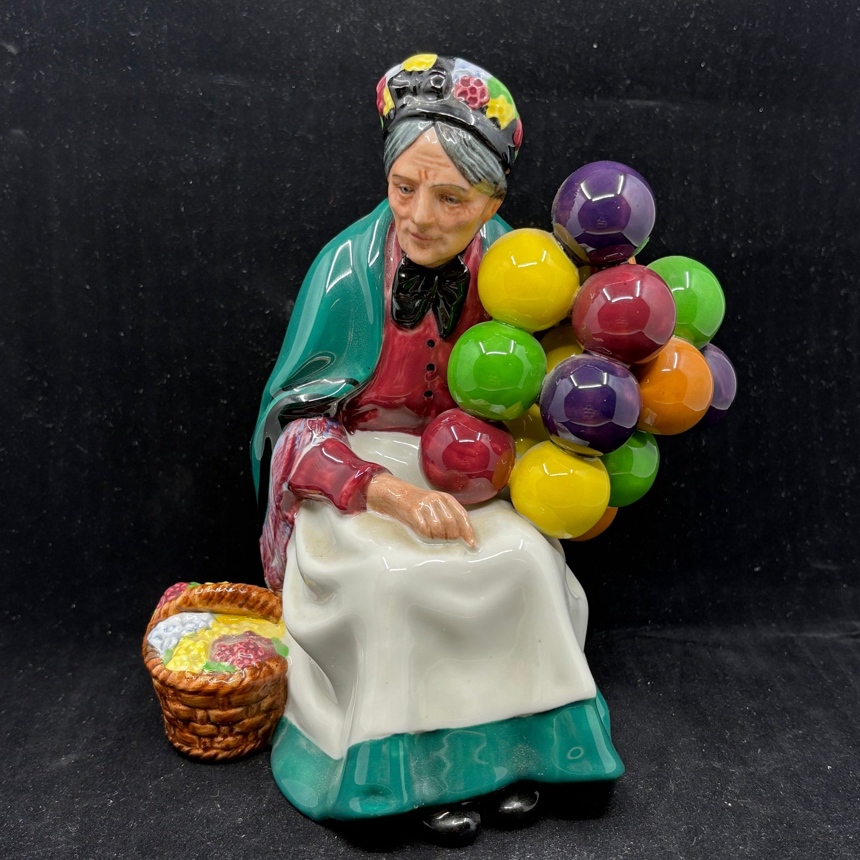Royal Doulton Old Balloon Seller HN1315 - William Cross