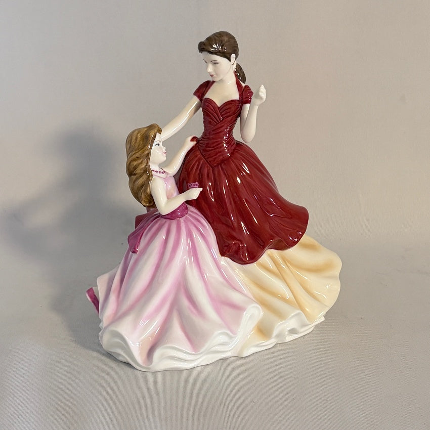 Royal Doulton Figurine A Gift for Mother HN5159