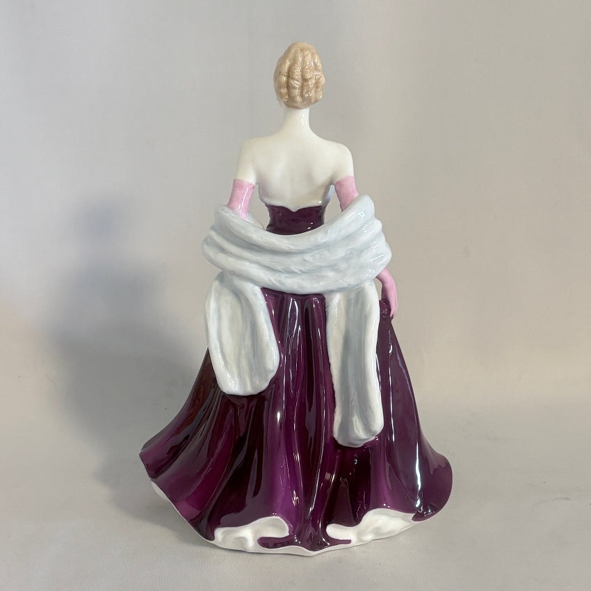 Royal Doulton Figurine A Gift For You HN5218