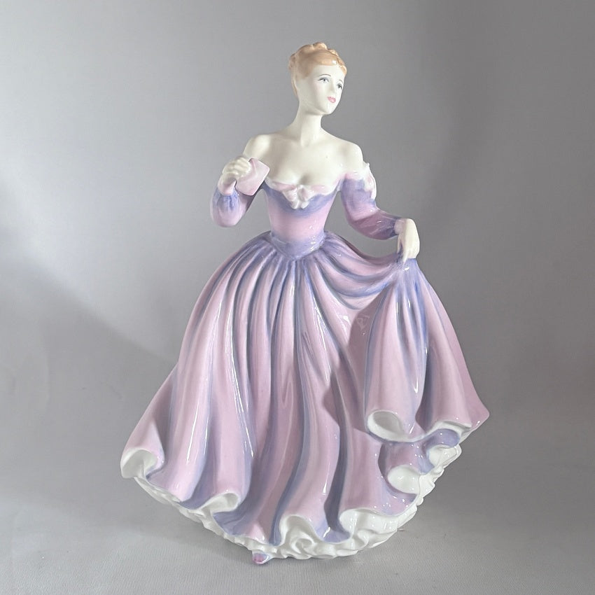 Royal Doulton Figurine Message of Love HN4531