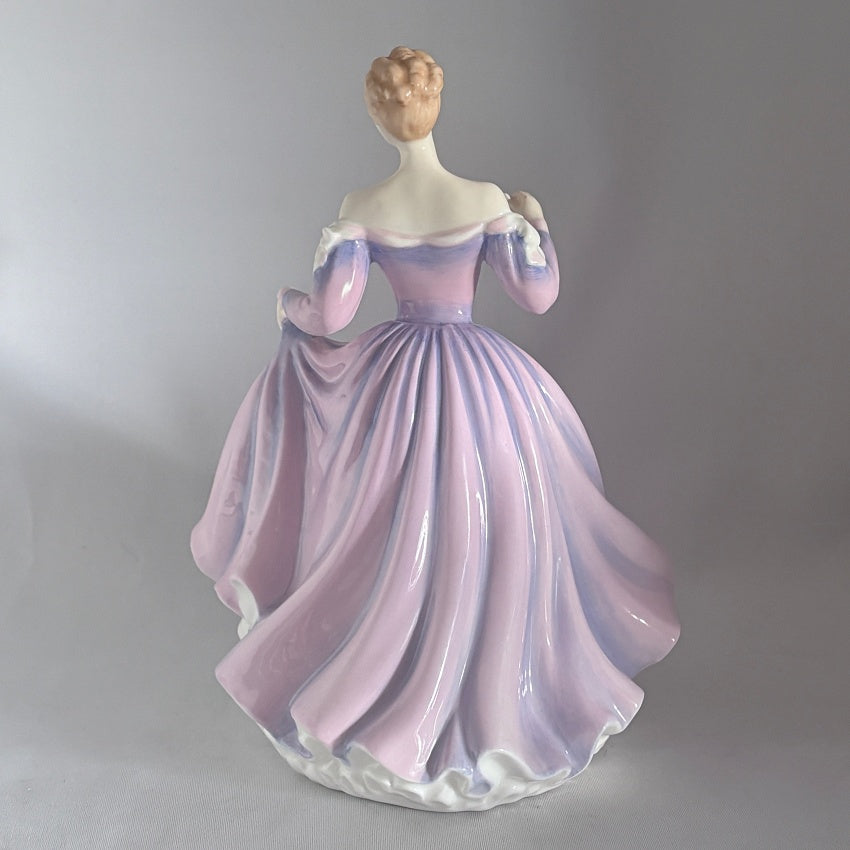 Royal Doulton Figurine Message of Love HN4531