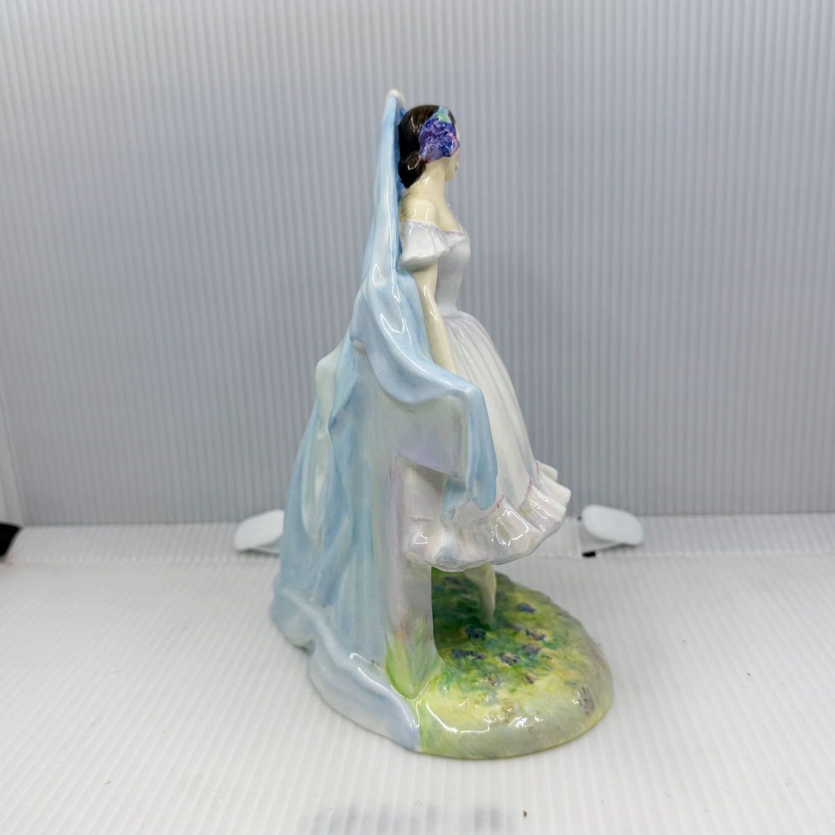 Side view of Royal Doulton Figurine The Forest Glade HN2140
