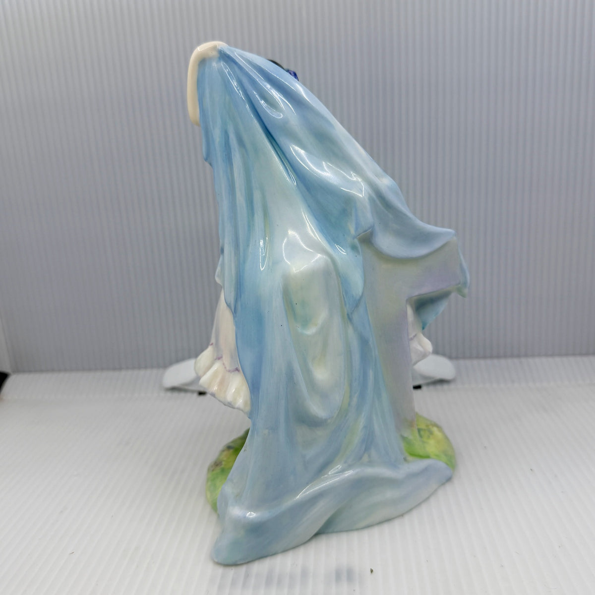 Royal Doulton figurine The Forest Glade HN2140, a 7 inch hand-painted bone china lady figure from 1954–1965