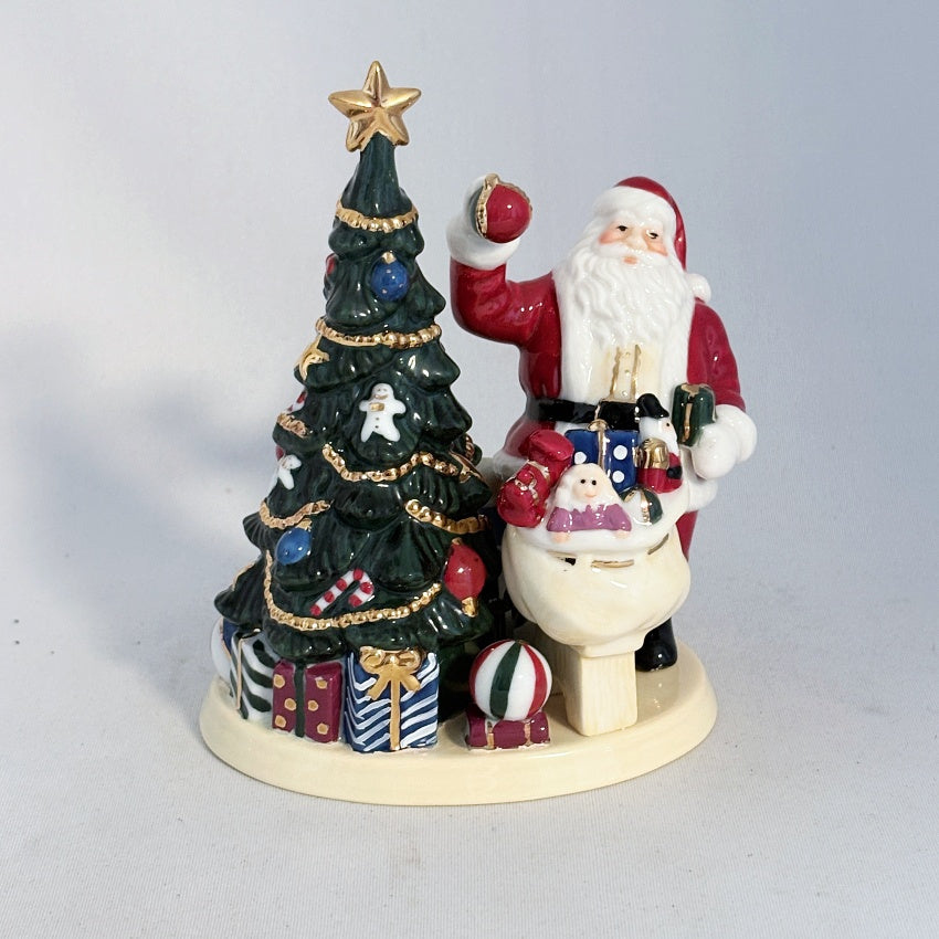 Royal Doulton Figurine Santa's Finishing Touches M268