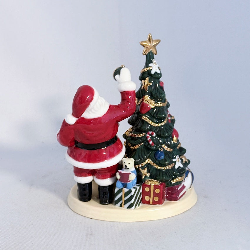 Royal Doulton Figurine Santa's Finishing Touches M268