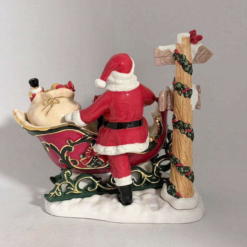 Royal Doulton Figurine Santa's Journey HN5111