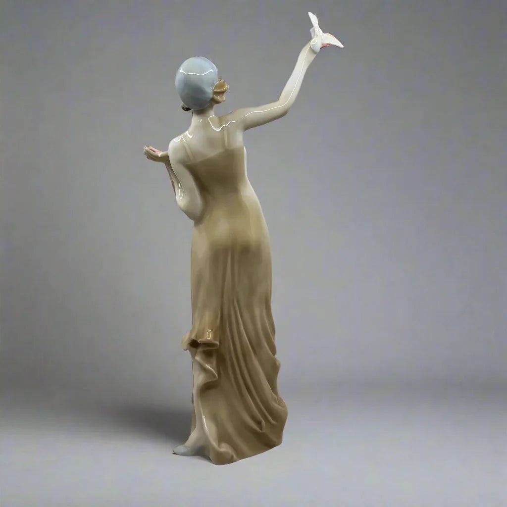 Royal Doulton Figurine Pasradise HN3074