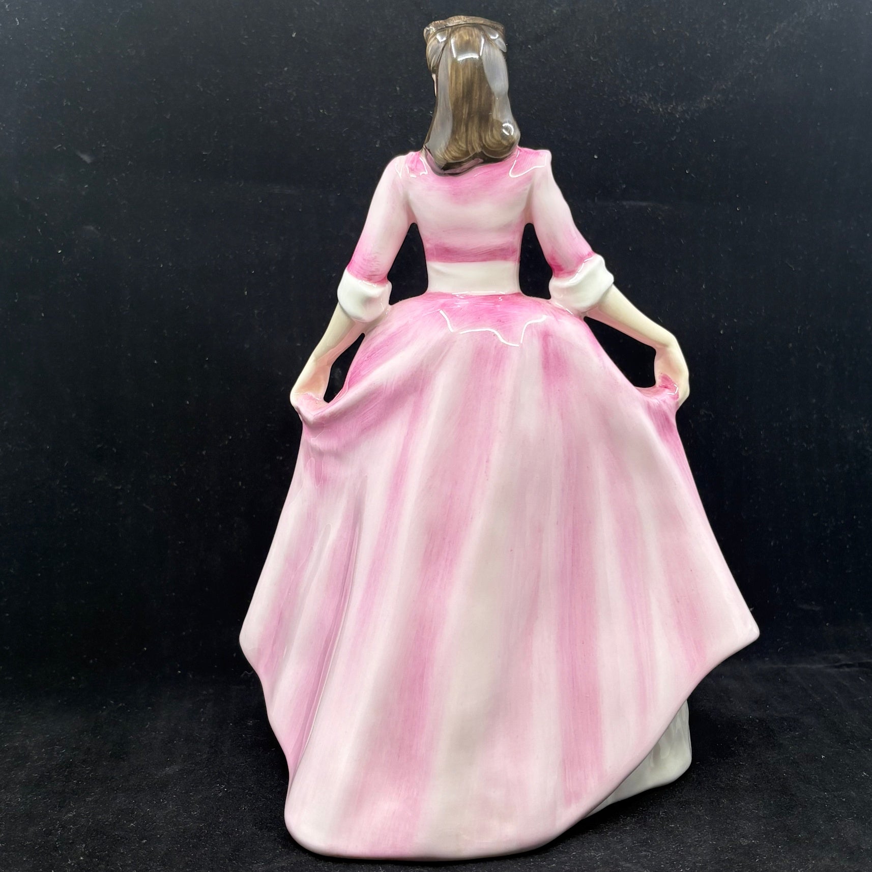 Royal Doulton Figurine Gloria HN3200- William Cross