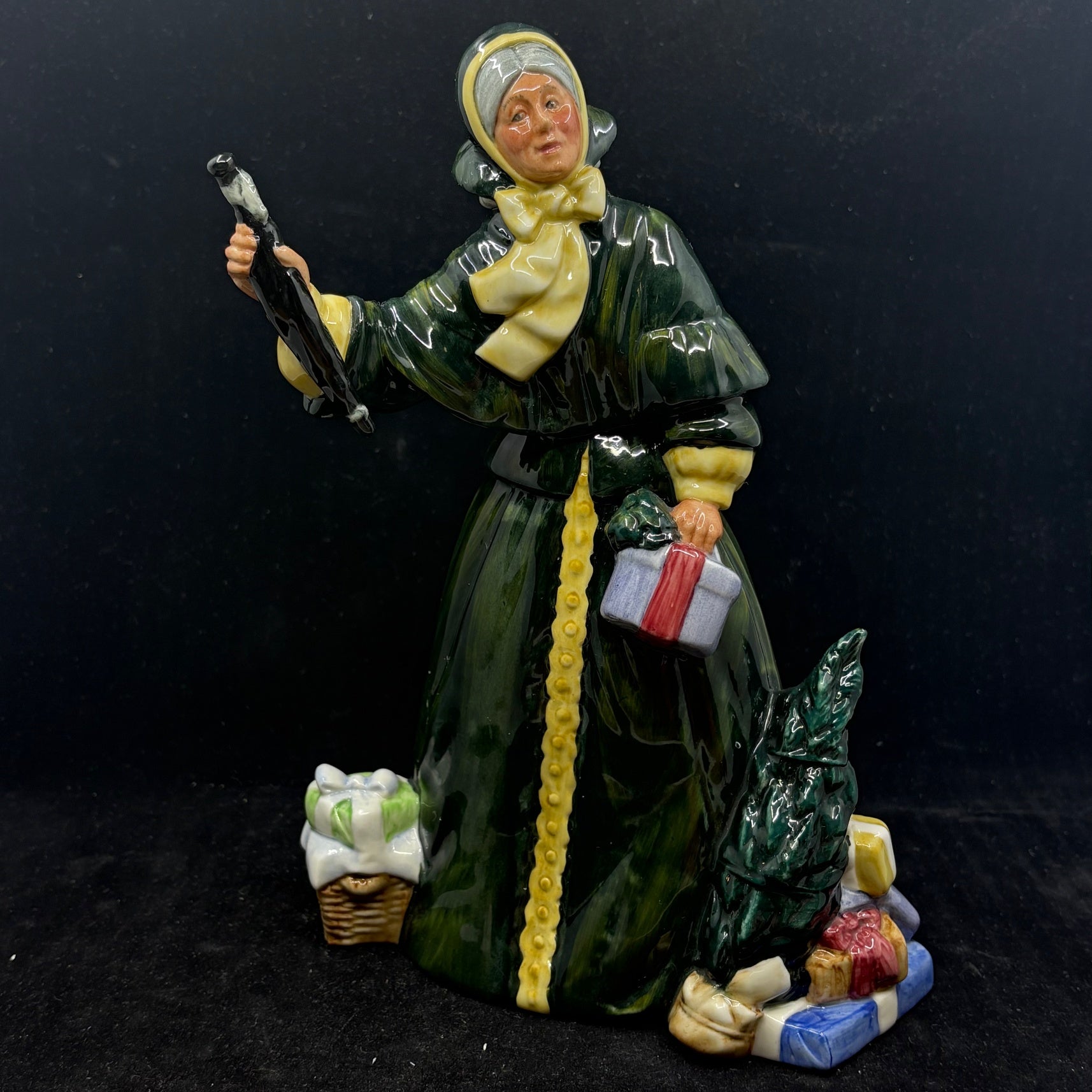 Royal Doulton Figurine Christmas Parcels HN2851 - William Cross