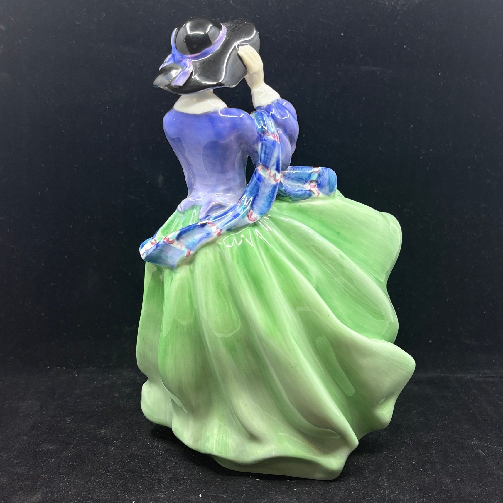 Royal Doulton Figurine Top of the Hill HN1833 - William Cross