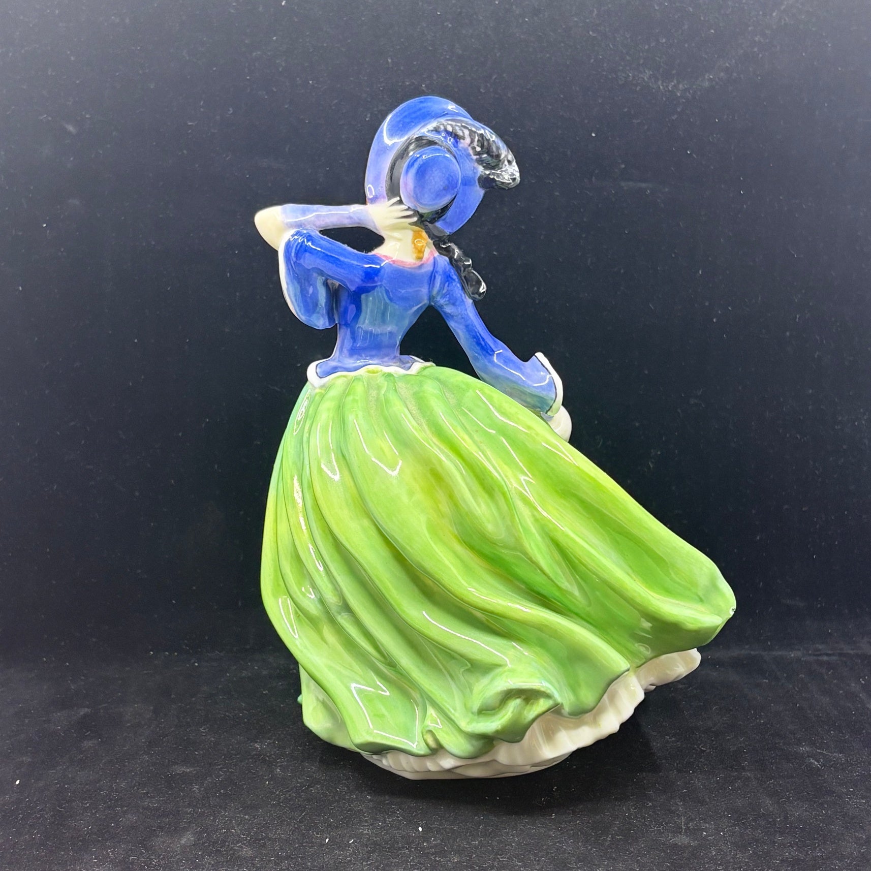 Royal Doulton Figurine Autumn Breezes HN1913 - William Cross