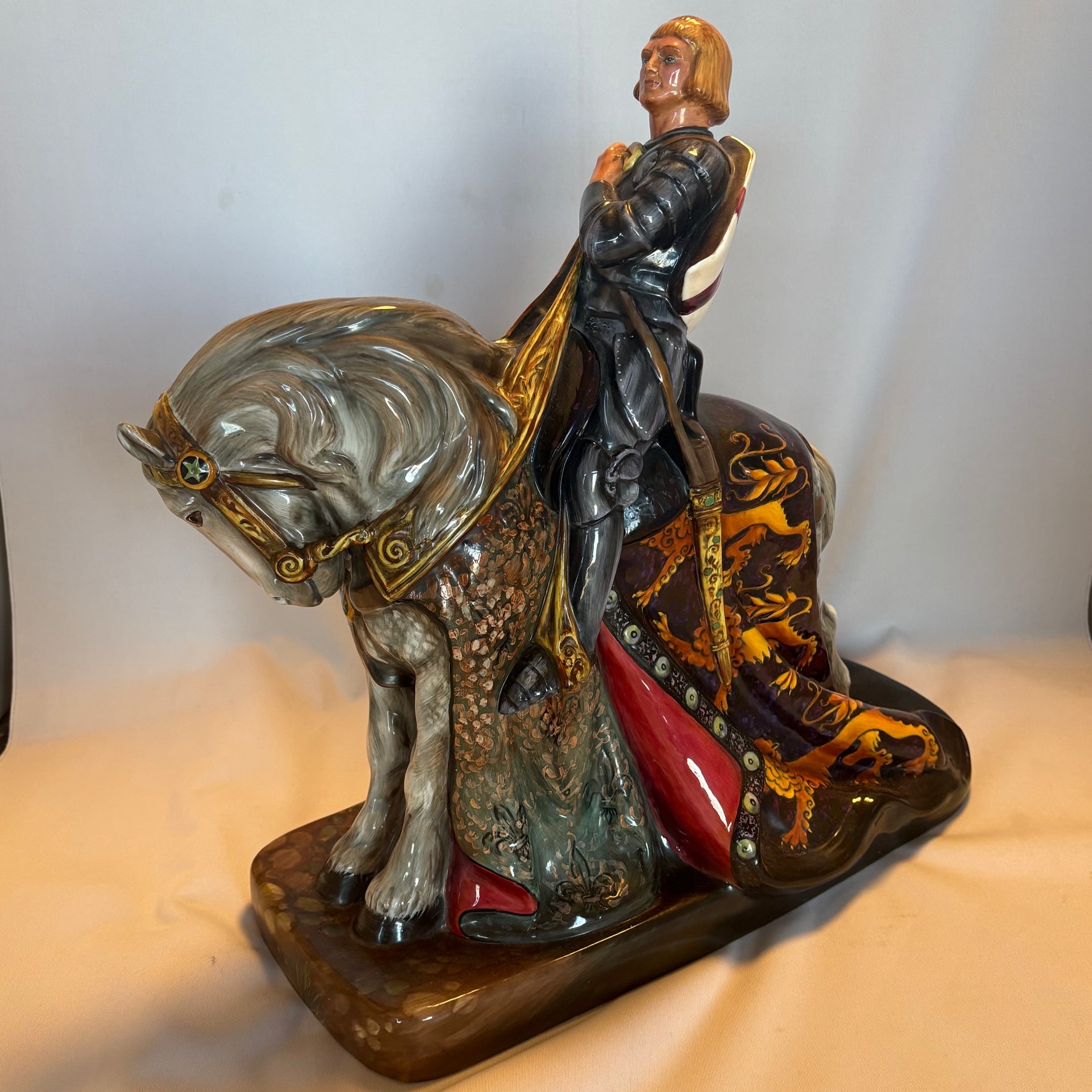 Royal Doulton Figurine St George HN2067 - William Cross