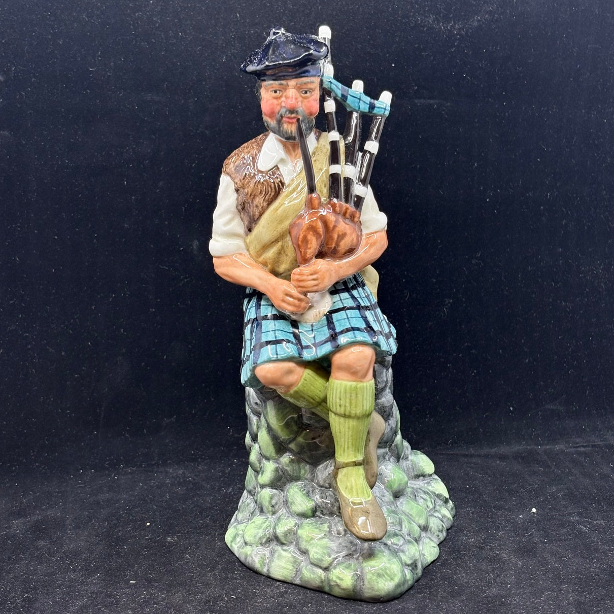 Royal Doulton Figurine The Piper HN2907 - William Cross